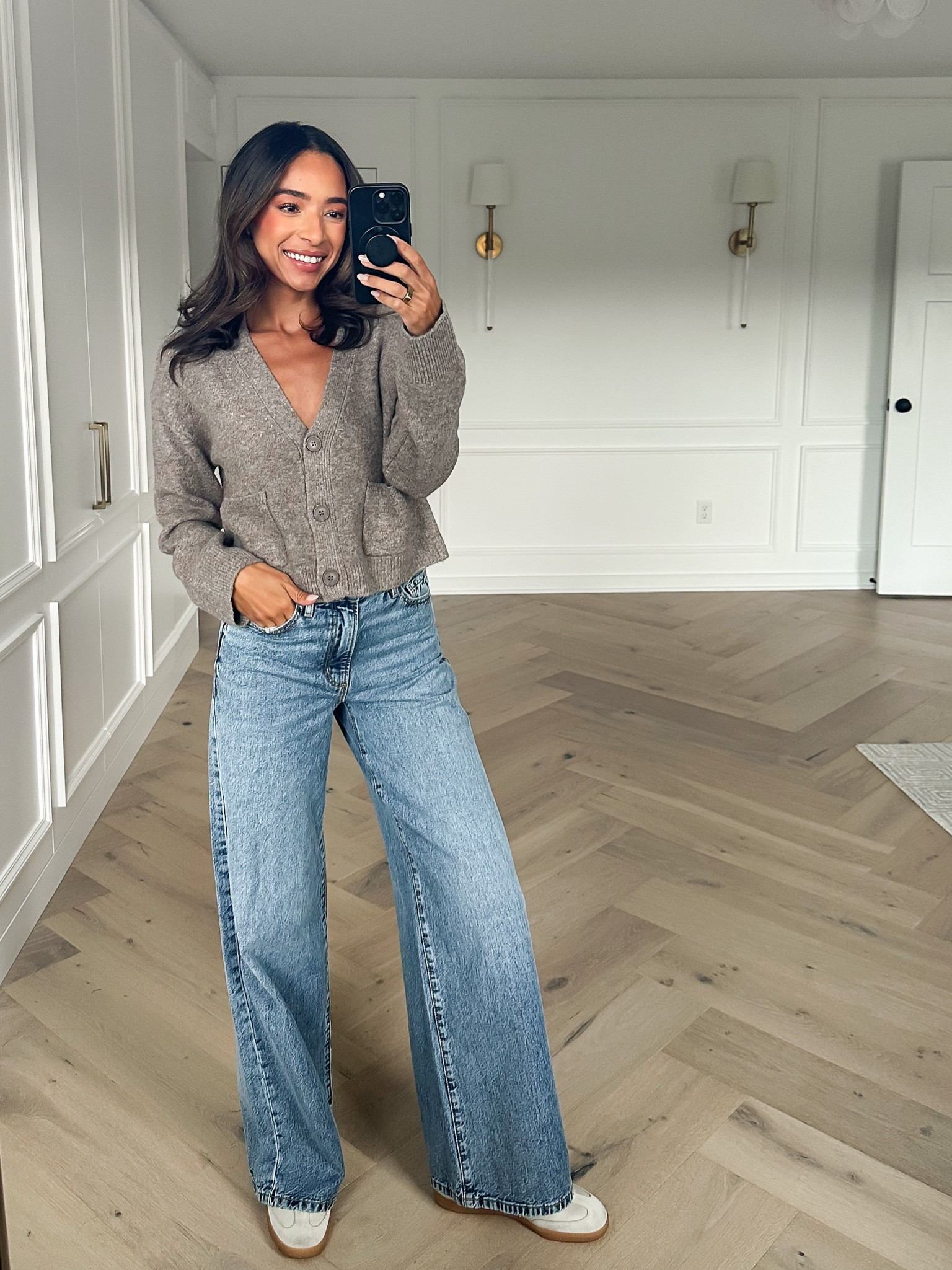 Fall outfit 🤍 Wearing size small cropped cardigan and size 26 wide leg jeans 


Jeans 
Fall outfit 
Fall fashion 
Weekend outfit 
Casual outfit  

#LTKSeasonal #LTKstyletip #LTKfindsunder100