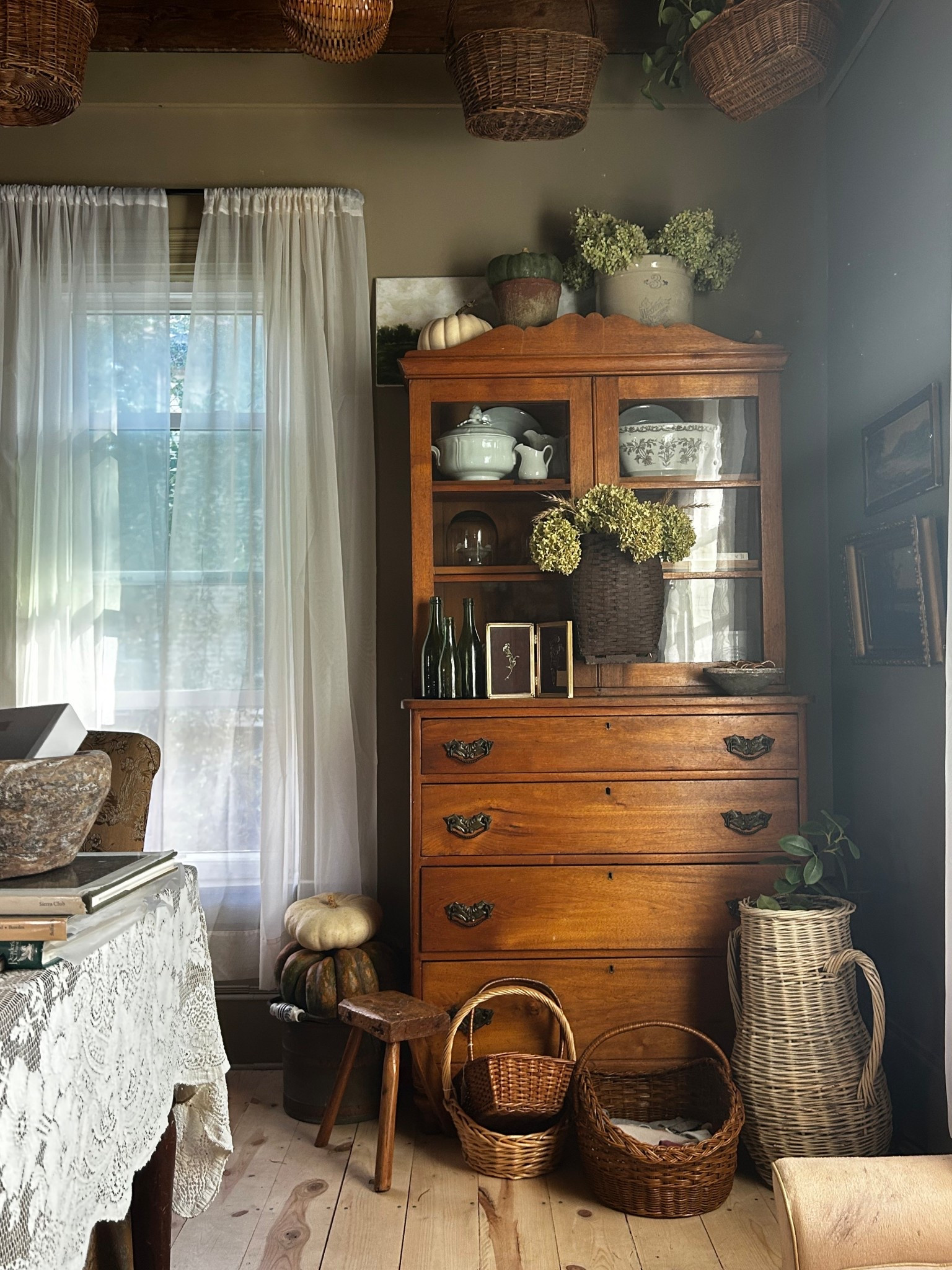 Wood and wicker accents 

#LTKHome #LTKStyleTip #LTKSeasonal