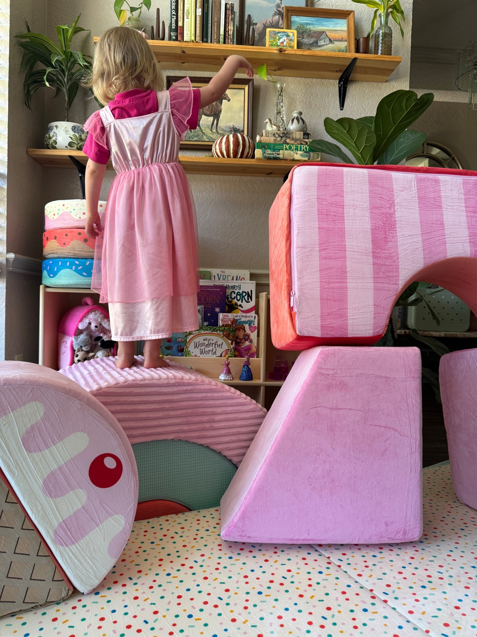 Sneak peek at something reallllly sweeet coming next week 🥰🤭♥️
#toddlergiftguide #toddlergiftideas #christmasgiftideas #christmaswishlist #toddlertoys #toyrecommendations 