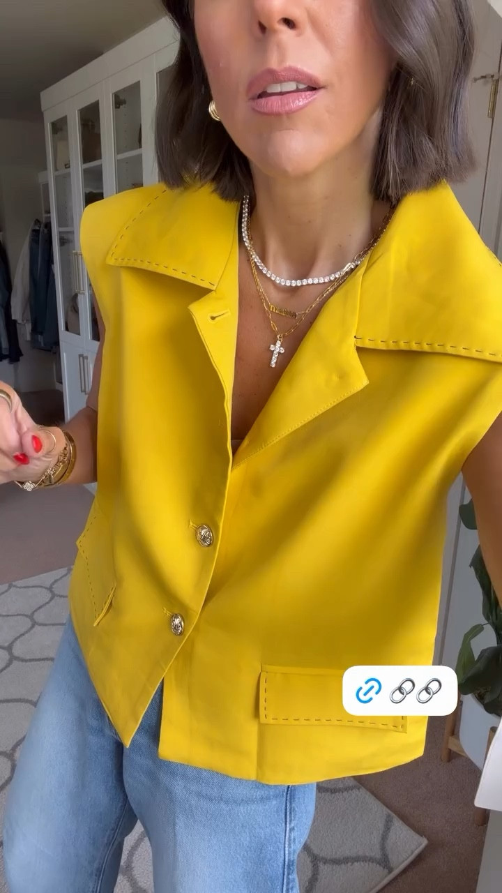 Size small in top size 25 in jeans 

#LTKSeasonal #LTKootd