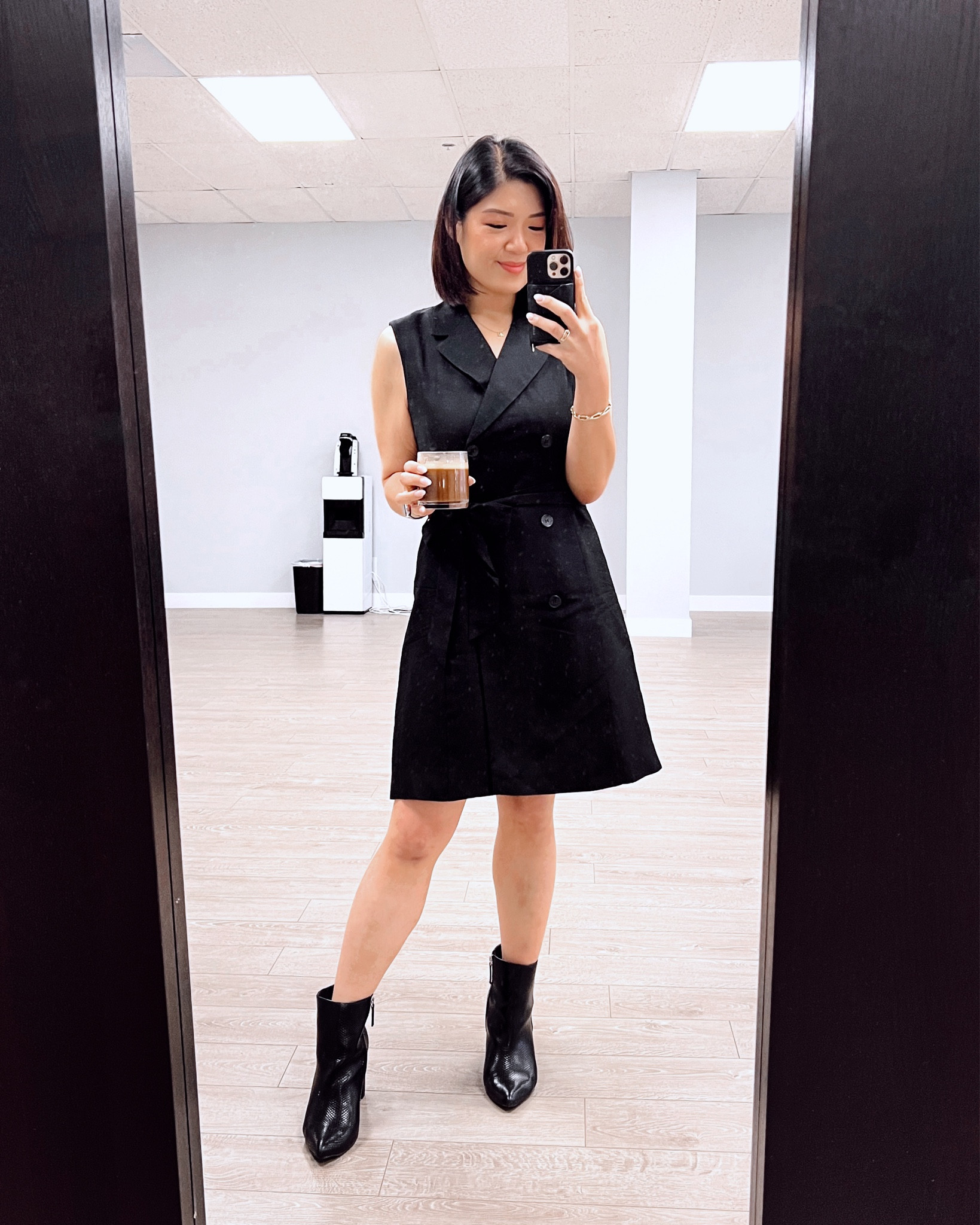 So into this sleeveless trench dress I bought it in 3 colors! 🙈 I found a ton of similar options in both plus and regular sizes, including a gorgeous yellow version that’s perfect for summer, and a navy version that’s actually a romper instead of a dress! 😍 

#LTKunder100 #LTKcurves