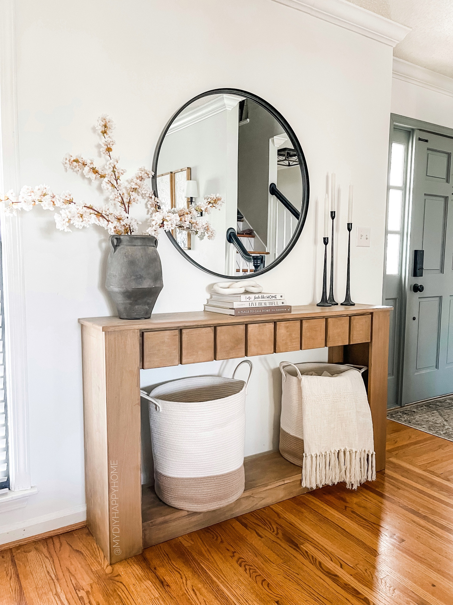 Spring entryway 

#LTKSeasonal #LTKhome #LTKFind