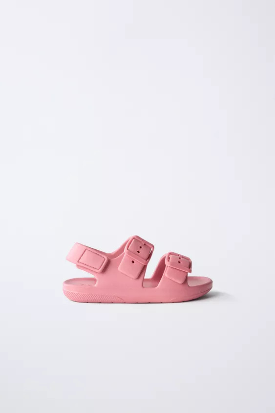Rubber bath sandals. Double adjustable buckle and hook-and-loop strap fastening at the back. Rubb... | Zara UK