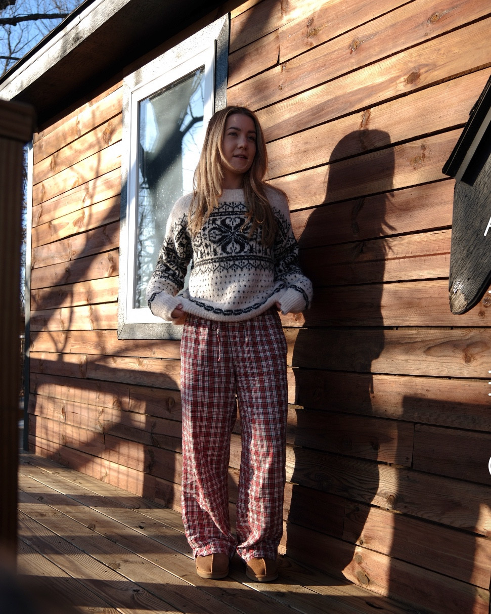 Day 1 @ the cabin 🏘️💕

Sweater: XS (from Target - sold out so fast 😫 tagged similar!)
Pants: XS - 100% cotton!! Have these in multiple colors! 
Long sleeve top: XS (tagged color not available online currently but they have so many to choose from!)
Shoes: 8 

#LTKPetite #LTKSaleAlert #LTKFindsUnder100