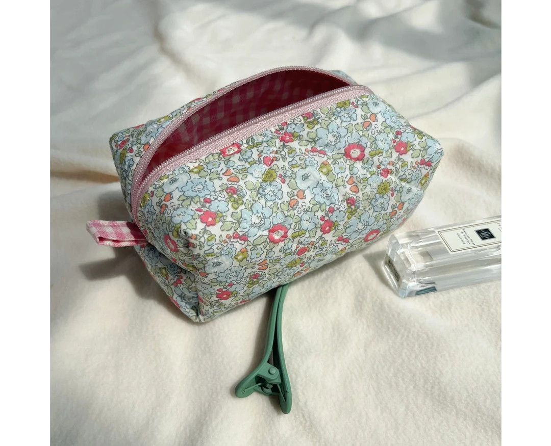 Quilted Makeup Bag in Green Pink Floral With Gingham Lining, Handmade Makeup Bag, Cosmetic Bag,la... | Etsy (UK)