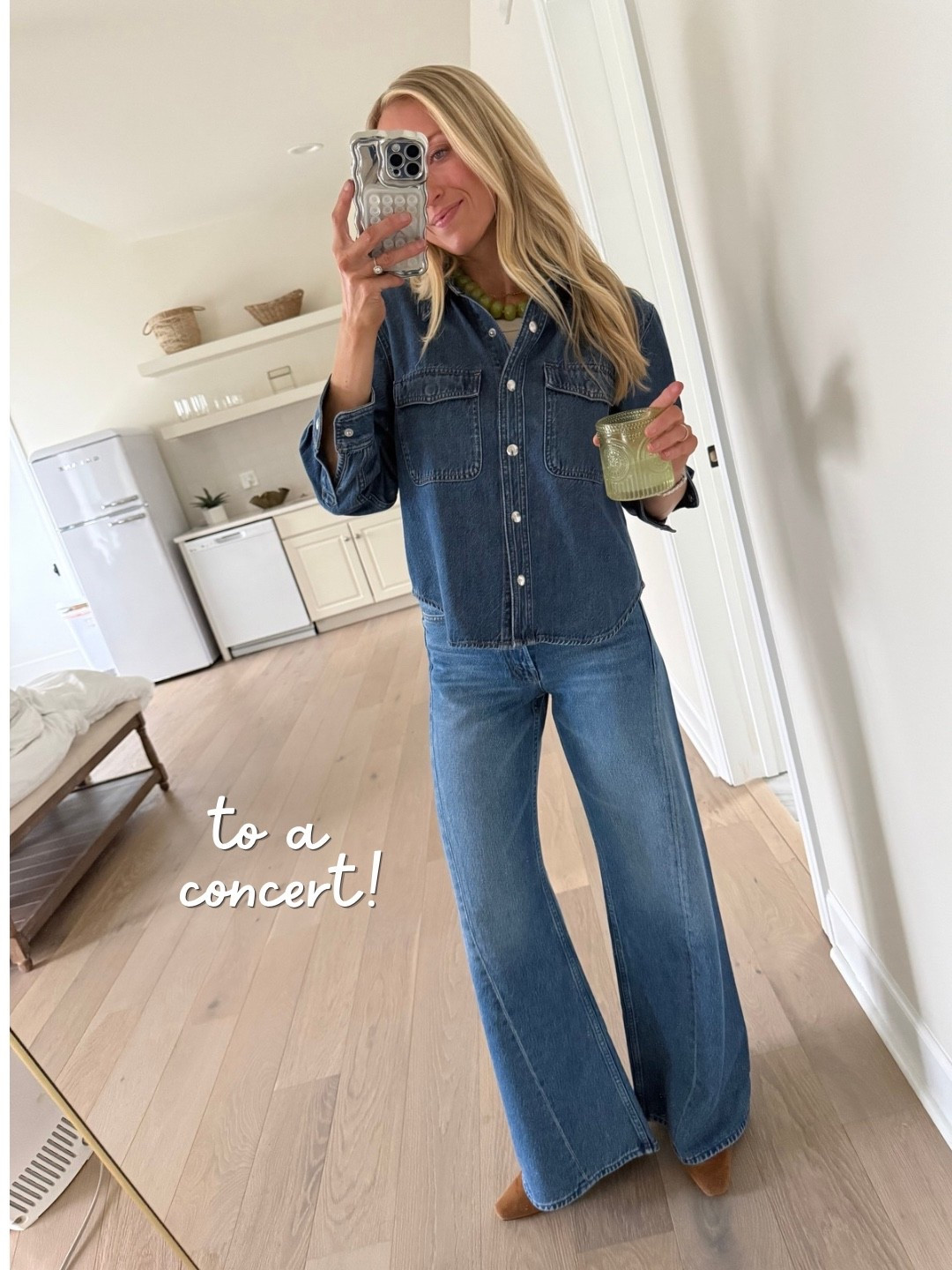 Rainy outdoor concert outfit!

Mother wide leg Denim - 24
Denim shirt - small 

Summer outfits / country concert outfits / concert outfits