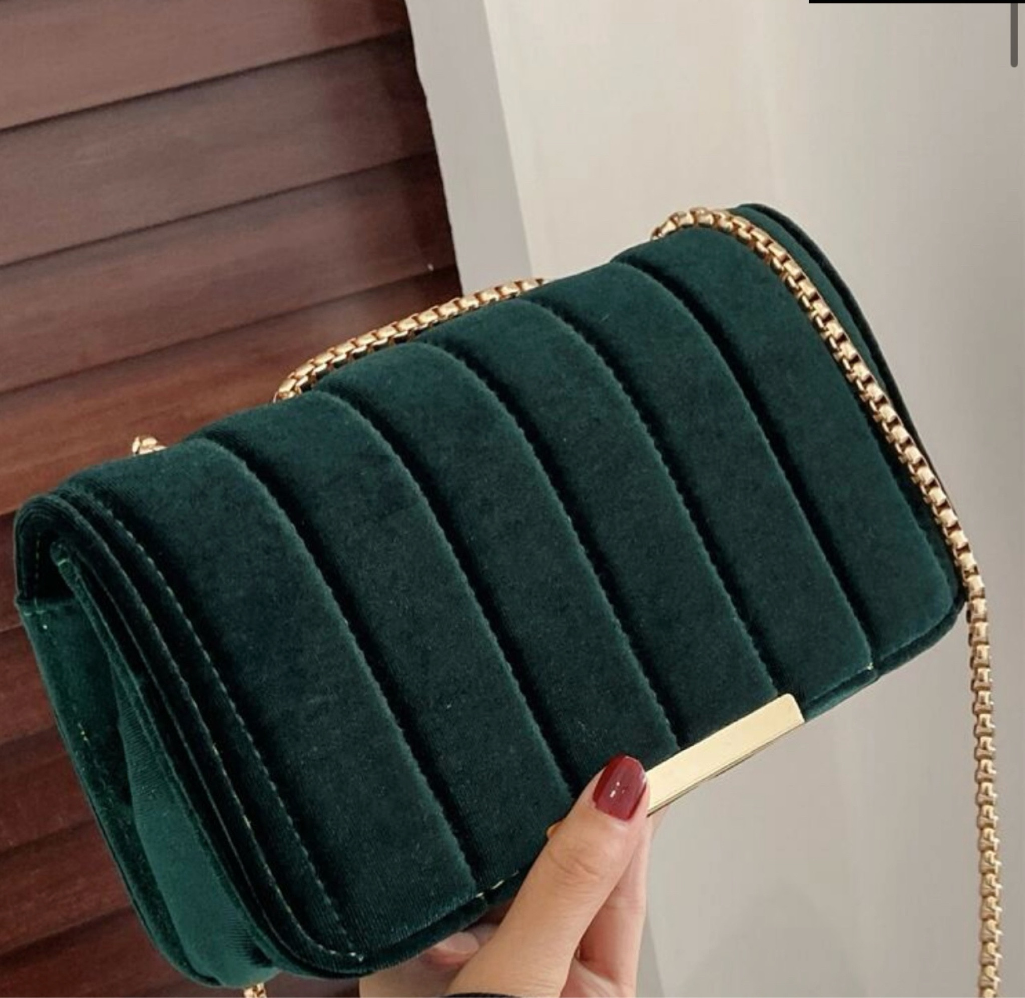 Stunning Green Purse. Perfect for this holiday winter outfits! 😍

#LTKStyleTip #LTKItBag #LTKHoliday