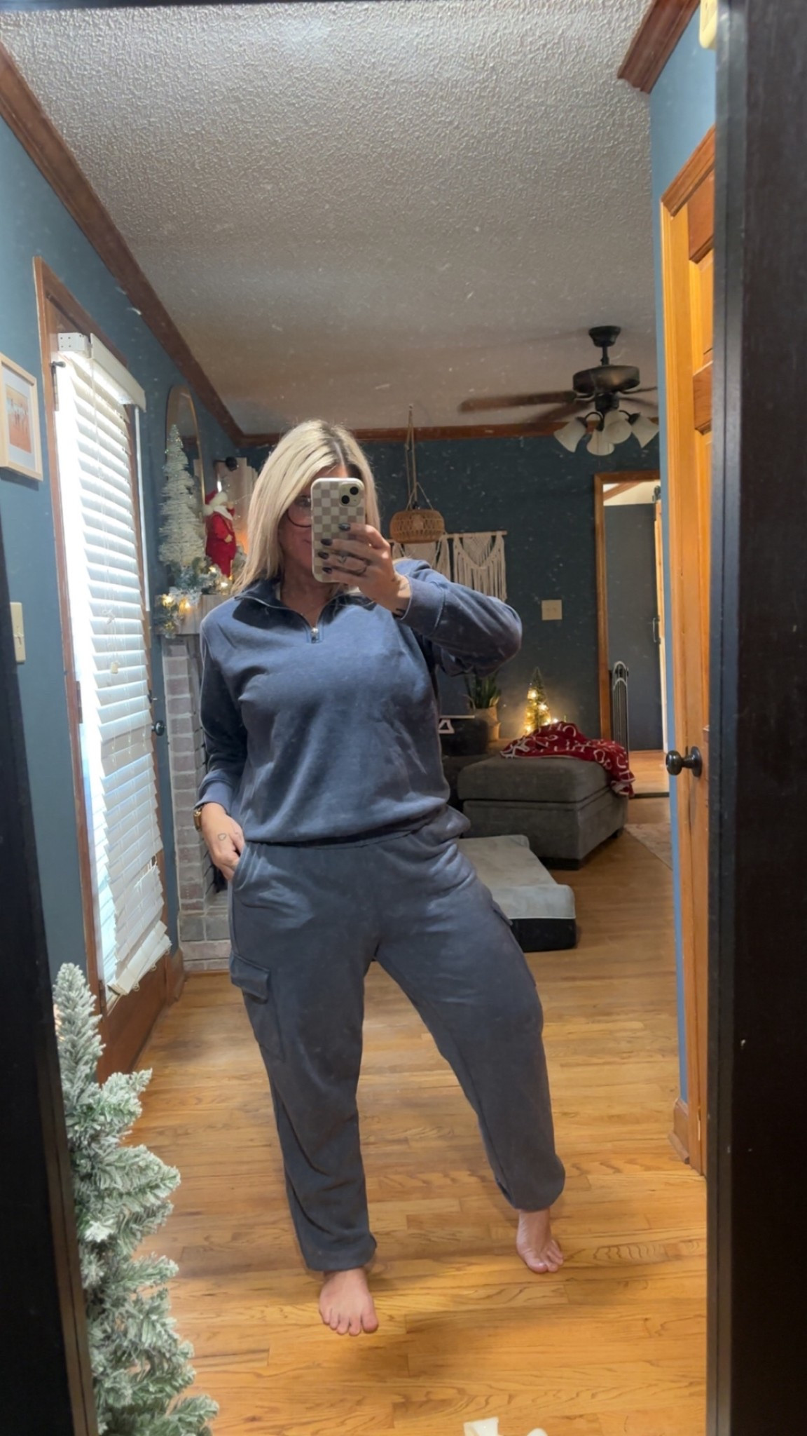 Love this set!
Soft and cargo style joggers 
Size: Medium 

#LTKFindsUnder50 #LTKMidsize #LTKSaleAlert