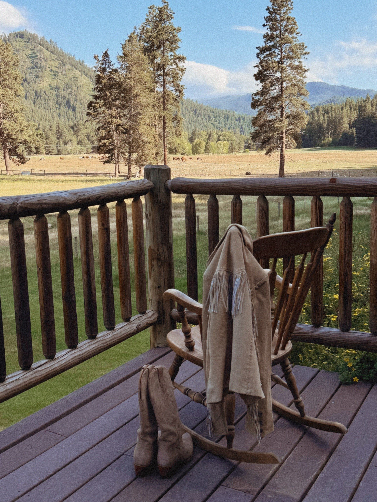 size down half size in boots and size medium in fringe jacket 

#LTKStyleTip #LTKSummerEdit #LTKShoeCrush