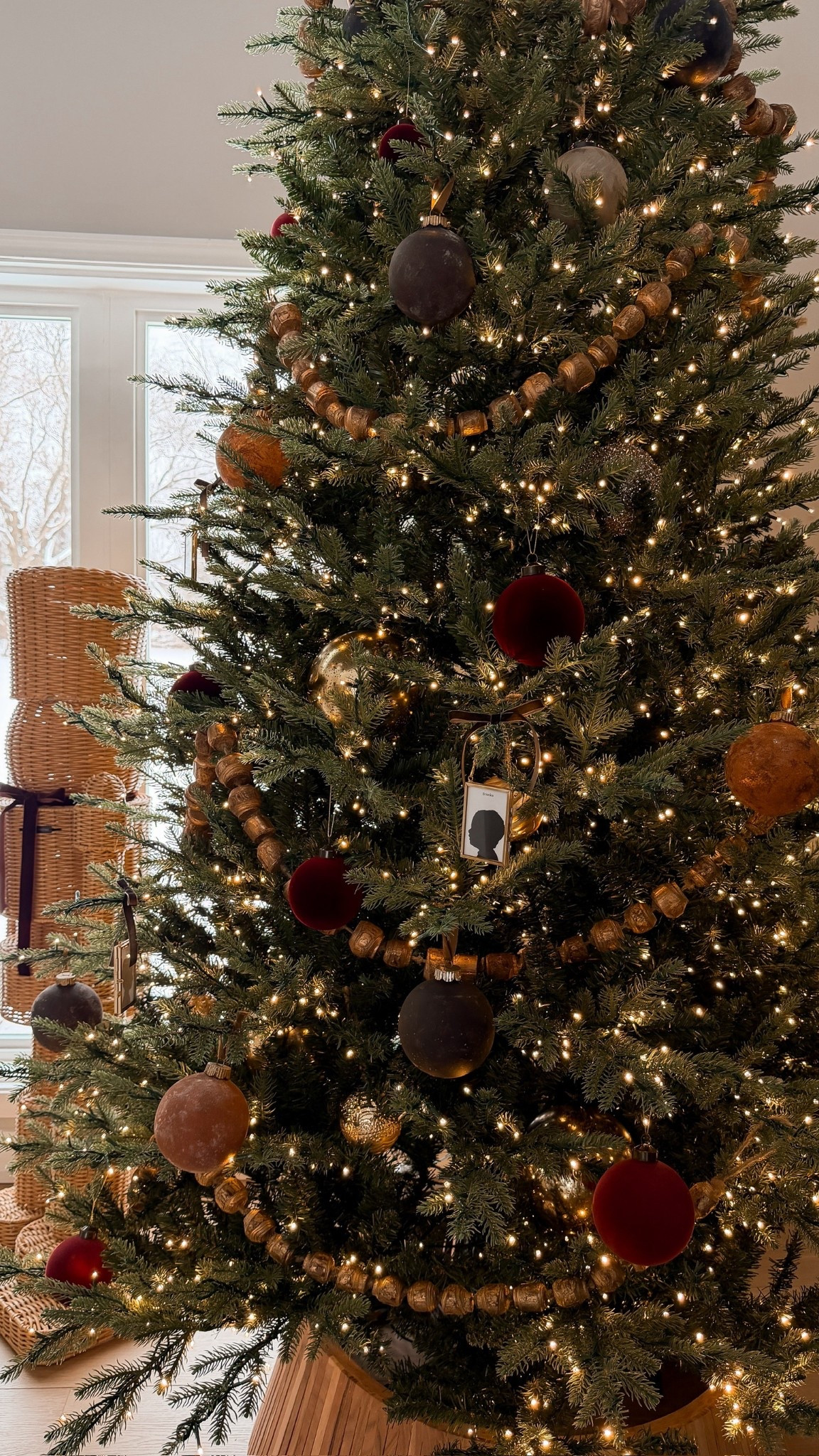 I spy with my little eye…a cute little silhouette! Let this be your sign to do this quick DIY ornament of your little one’s profile 🤍🤍 you could even do this with a pet profile!! Write the year on the back and always remember those little button noses! This would be such a beautiful gift for the grandma and grandpas too. All Amazon supplies that arrive in time! 

#LTKHoliday