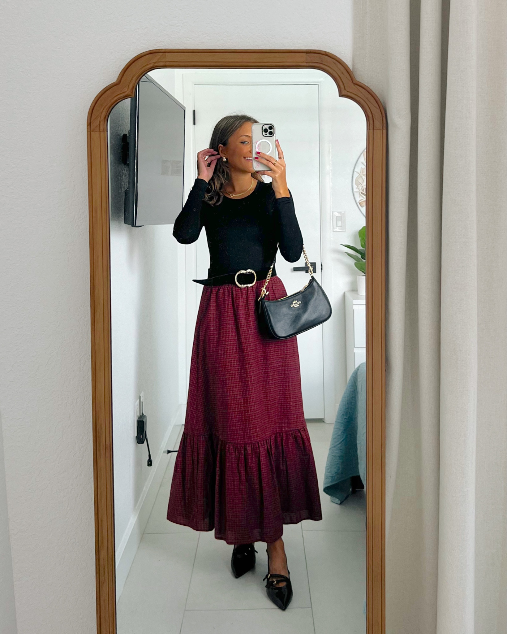 last minute holiday outfit ideas / the perfect Christmas outfit idea from Vestique 🎄❤️ wearing size XS in skirt 

#LTKHoliday #LTKSeasonal