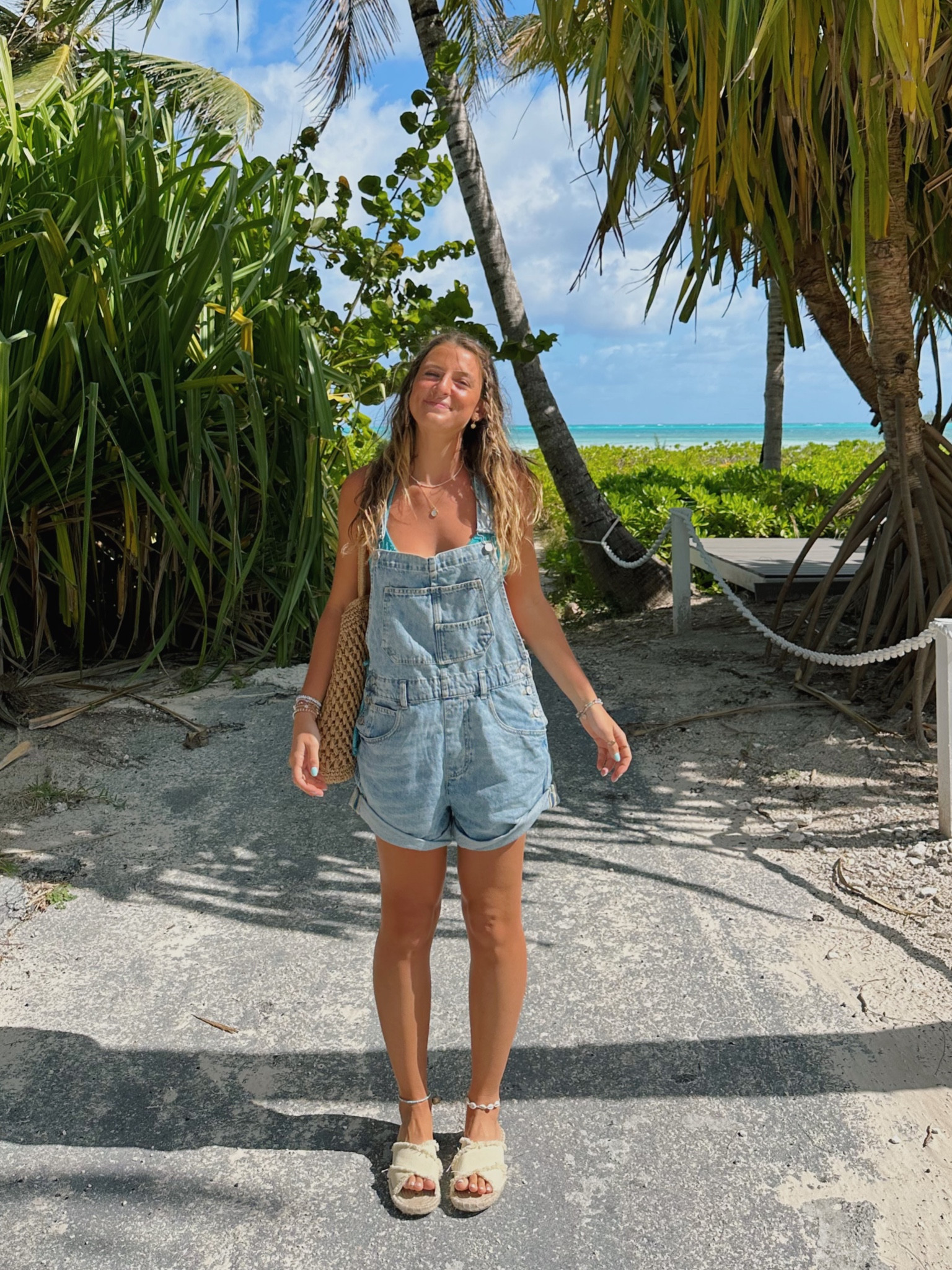 Full lulus fit 
Overalls: small 
Sandals: only $15!!


#LTKfit #LTKsalealert #LTKFind