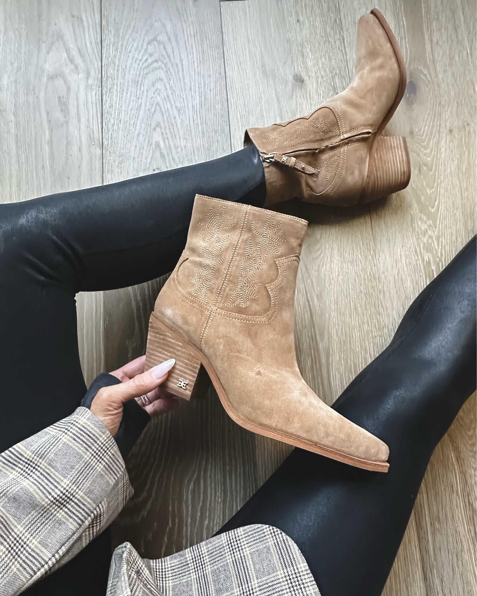 Boots tts
Spanx leggings small
Blazer sz small
long sleeve thumbhole tee (my fav) sZ small
#ltkfind

#LTKxNSale #LTKshoecrush #LTKSeasonal