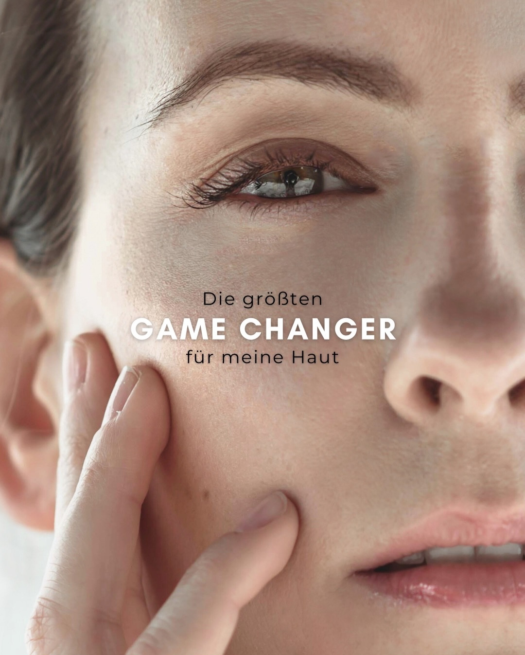 Meine Skincare Game Changer ✨

Ich bin 43 Jahre alt und kann dir versprechen: Für die passende Skincare und täglichen Sonnenschutz ist es nie zu spät 🤞

Hautpflege ist ein Marathon, kein Sprint. Alle genannten Interventionen werden nicht über Nacht wirken – gib der Haut 2-3 Hautzyklen Zeit, um erste Ergebnisse zu beurteilen.

Auf den folgenden Slides findest du die Maßnahmen, die meine Haut mit am stärksten positiv beeinflusst haben. Aber jede Haut ist individuell – was für mich passt, kann bei dir eventuell unpassend sein. Folge also nicht blind meinen Empfehlungen (auch wenn mich das natürlich rührt), sondern finde das, was zu dir passt 🤍
…
Hast du Fragen oder Feedback? Schreib es mir in die Kommentare 🫶
…
Werbung, da Markennennung