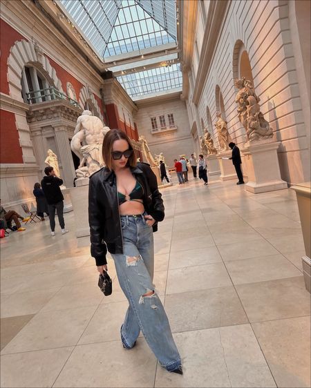 Casual vibes at a museum 🎨 Wearing oversized jeans from Hudson Jeans x Zoe Costello collection 🖤 

#LTKFind #LTKitbag