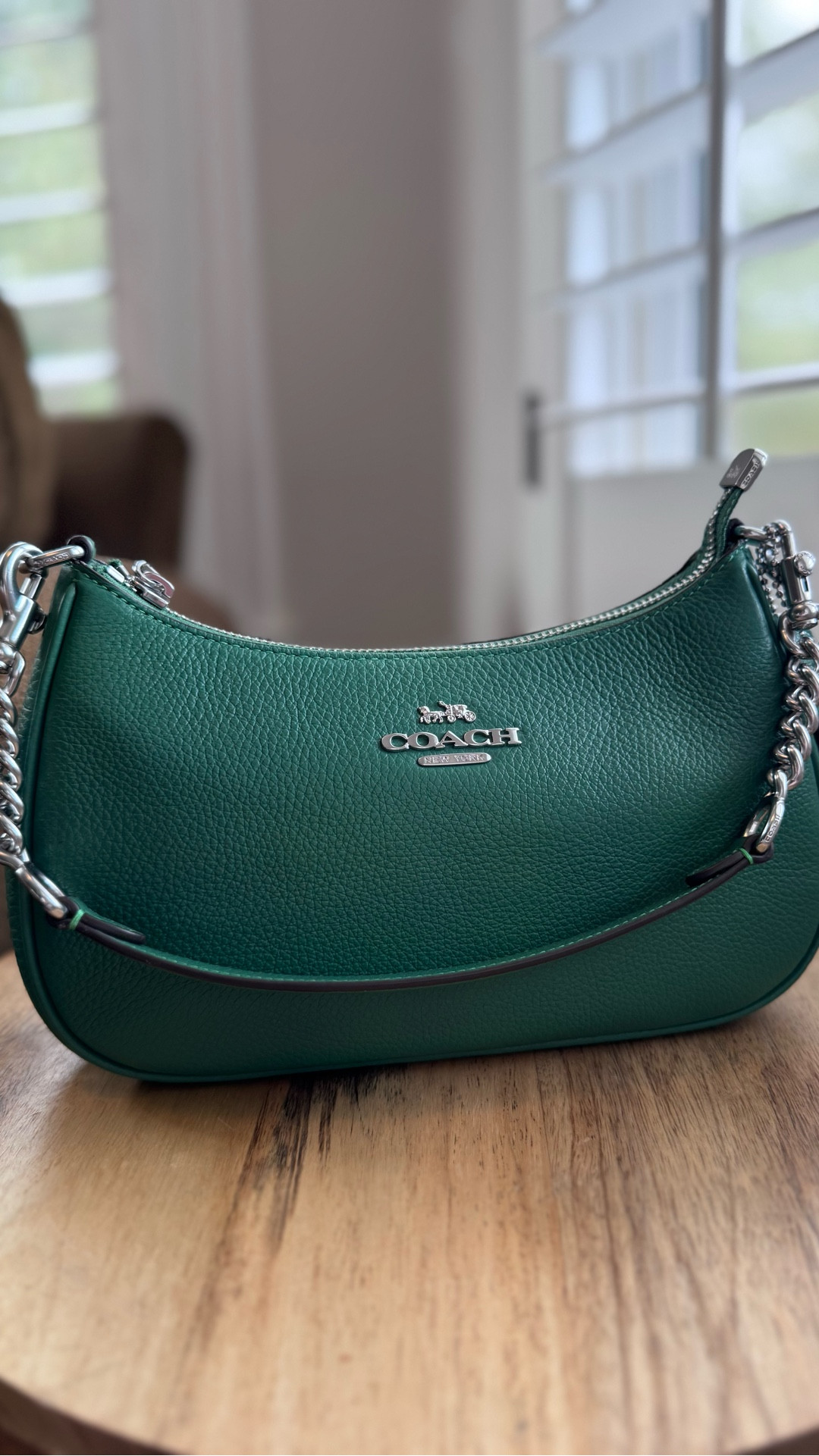 What fits in my new Coach Bag! 💚 

Coach, coach ny, coach bag, coach bags, coach purse, fall bag, fall bags, new bag, new bags, coach leather, leather bags, what fits in my bag, wimb, bag of the day, botd, small bags, mini bags, shoulder bags, crossbody bags 
#coach #coachleather #coachpurse #fallbags

#LTKItBag