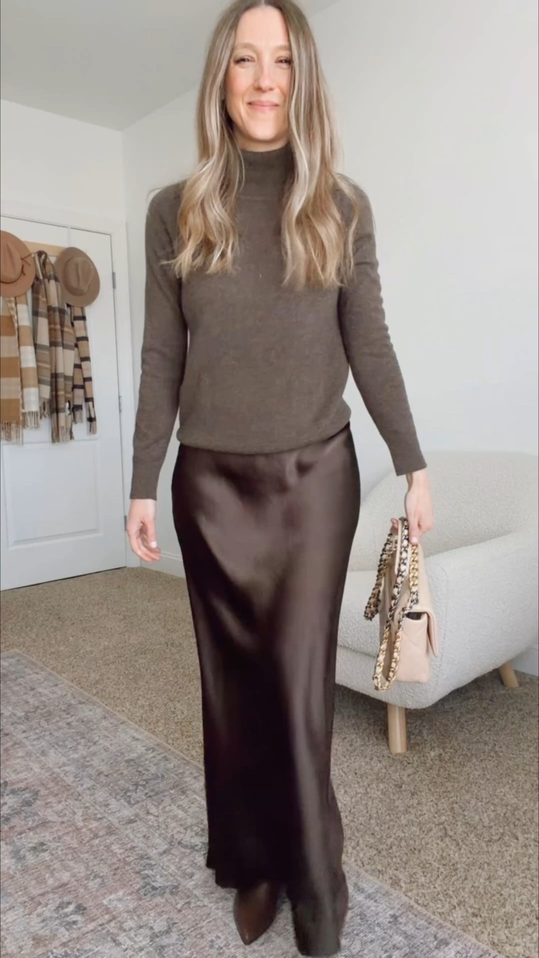 My favorite way to go monochrome is to mix textures- these pieces are perfect! Perfect for the holiday or new year’s eve!  @onequince #quincepartner 
