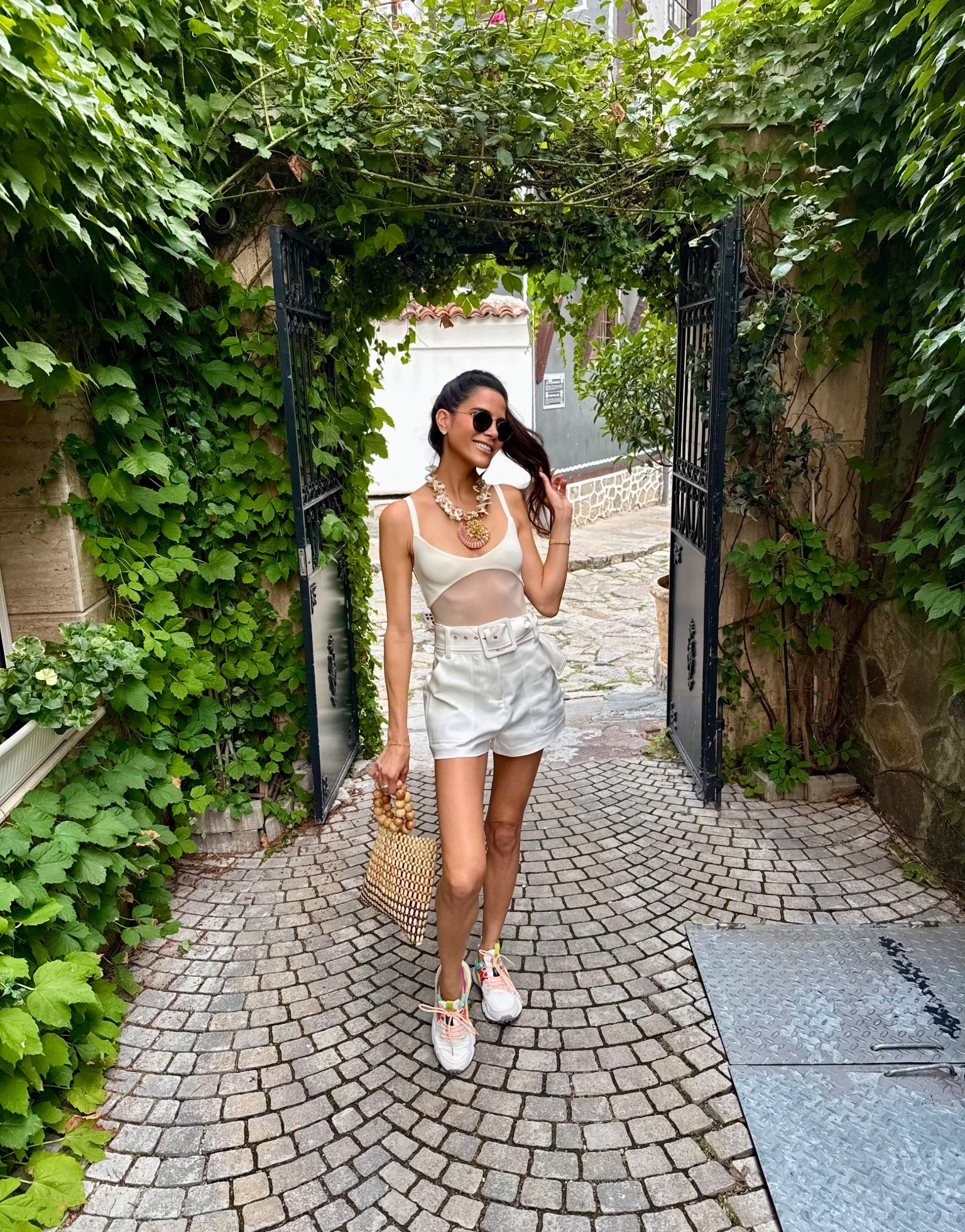 It’s hot out so let’s look hot 😜

Top is the brand helsa, but it’s sold out at the moment 

#LTKActive #LTKStyleTip #LTKShoeCrush