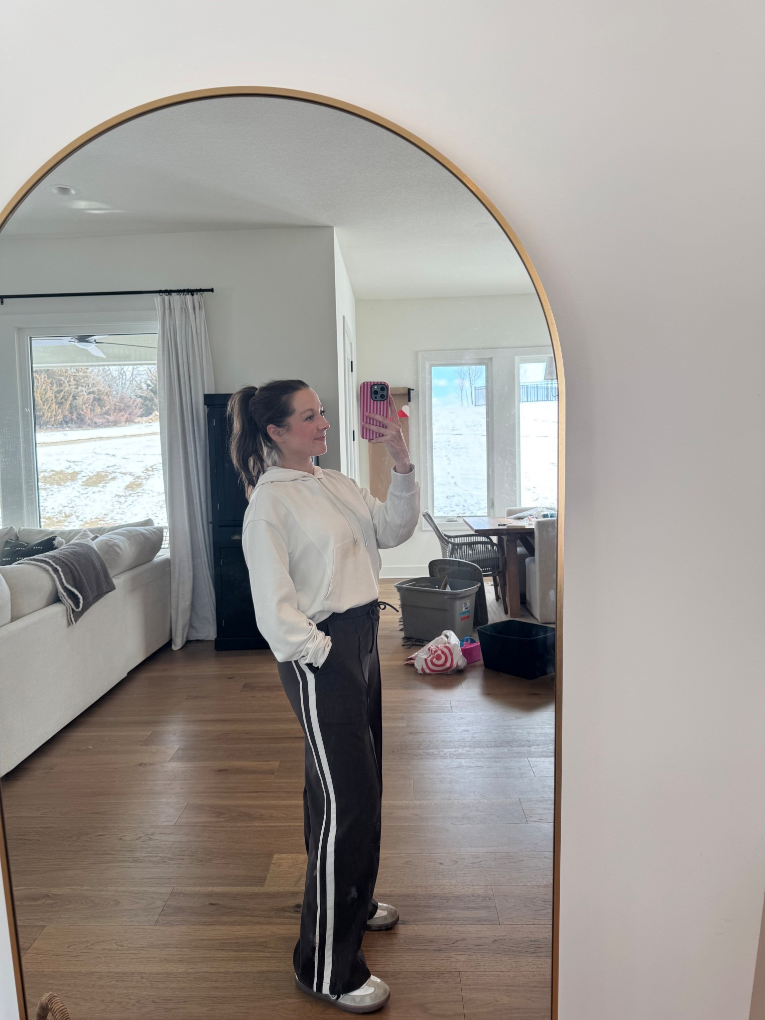 Cute & comfy outfit / easy mom outfit 

#LTKmomlife #LTKgrwm #LTKootd