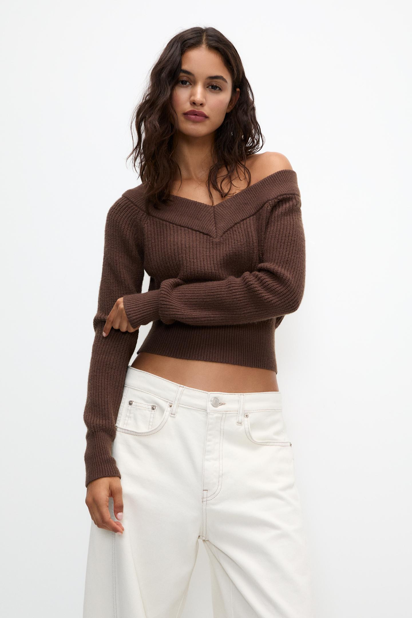 Cropped-Pullover mit Carmen-Ausschnitt | PULL and BEAR DE