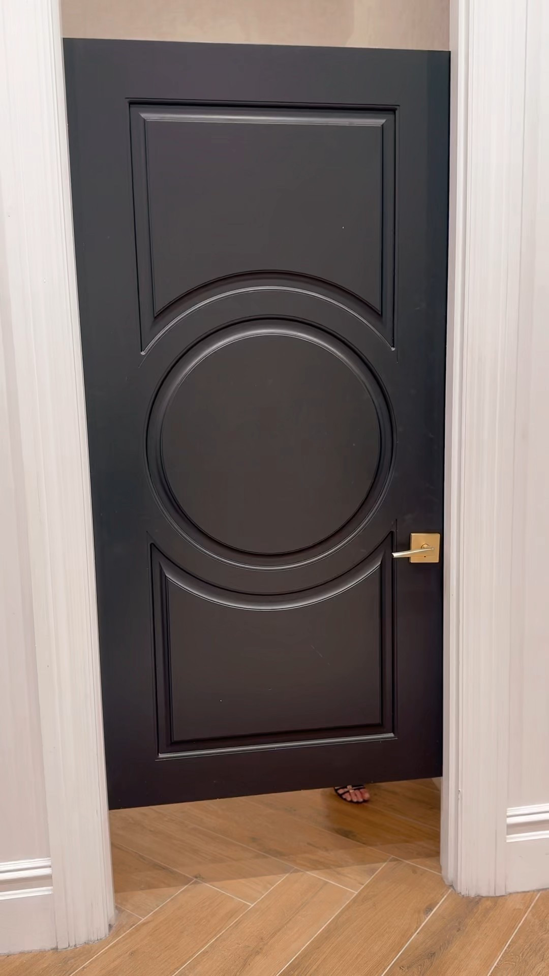 🍂 Transitional style at its best — breezy dresses that keep you cool now, and layer beautifully when the temps drop. Add ballet flats for that effortless chic, and swap in a blazer or cardigan when fall fully sets in. ✨

Would you wear yours with ballet flats + a trench coat or ballet flats + a cozy cardigan?

#FallStyle #TransitionalDressing #StyleWithoutBorders


#LTKOver40 #LTKSeasonal #LTKBeauty