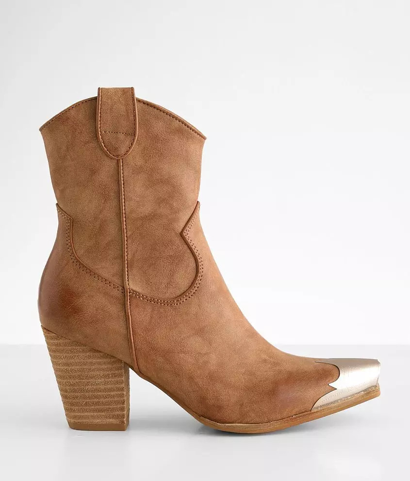 Dakota Ankle Boot | Buckle
