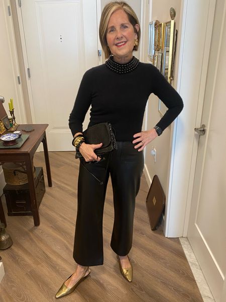 Today we’re keeping in the holiday spirit🎄I’ve always been a fan of black with a pop of color. 🤩🖤Wearing black cashmere, a beaded collar Backwards, faux leather pants, gold metallic slingbacks and a vintage leather clutch.
My IG friends are wearing some of their fave holiday looks, too. Take a look and see for some fun inspo:

#holidaylooks #wiwt #styleinspo #uptotheminute #trending #mystyle #classicwithattitude #effortlesschic #modernclassic #citychic #trendsetter #doyourownthing #timelesschic #personalstylist #boston #styledbyjeanne #anthrops

My 

#LTKstyletip #LTKHoliday