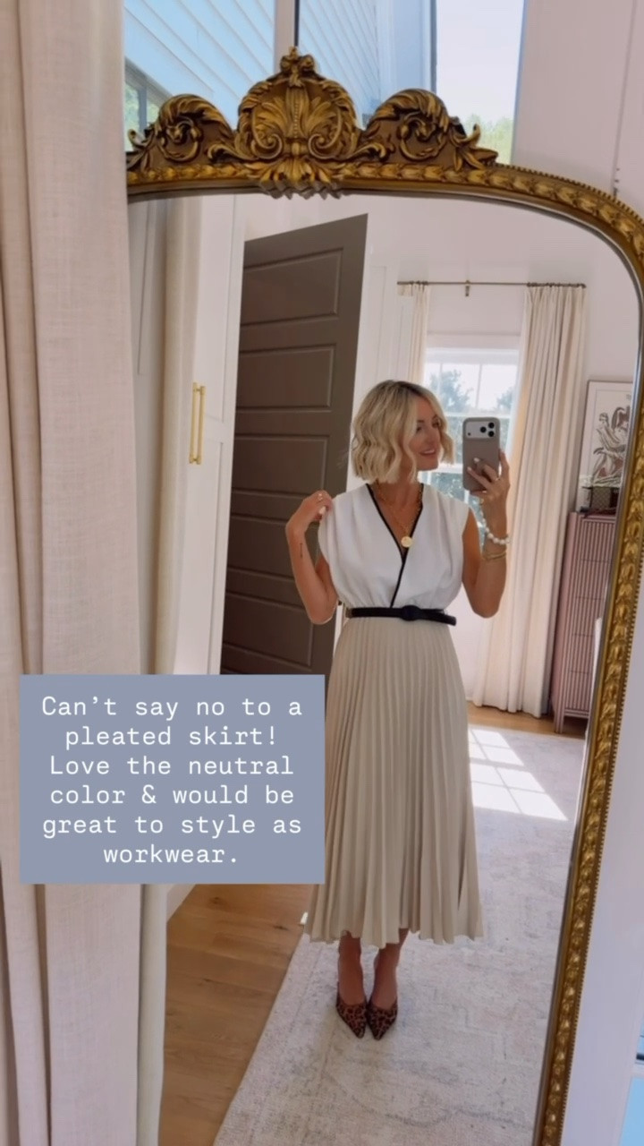 This is such a classic dress that you will be able to wear to so much! I even think you could wear this for work! Wearing XS!

Loverly Grey, Zara, midi dress, fall dress, workwear, chic