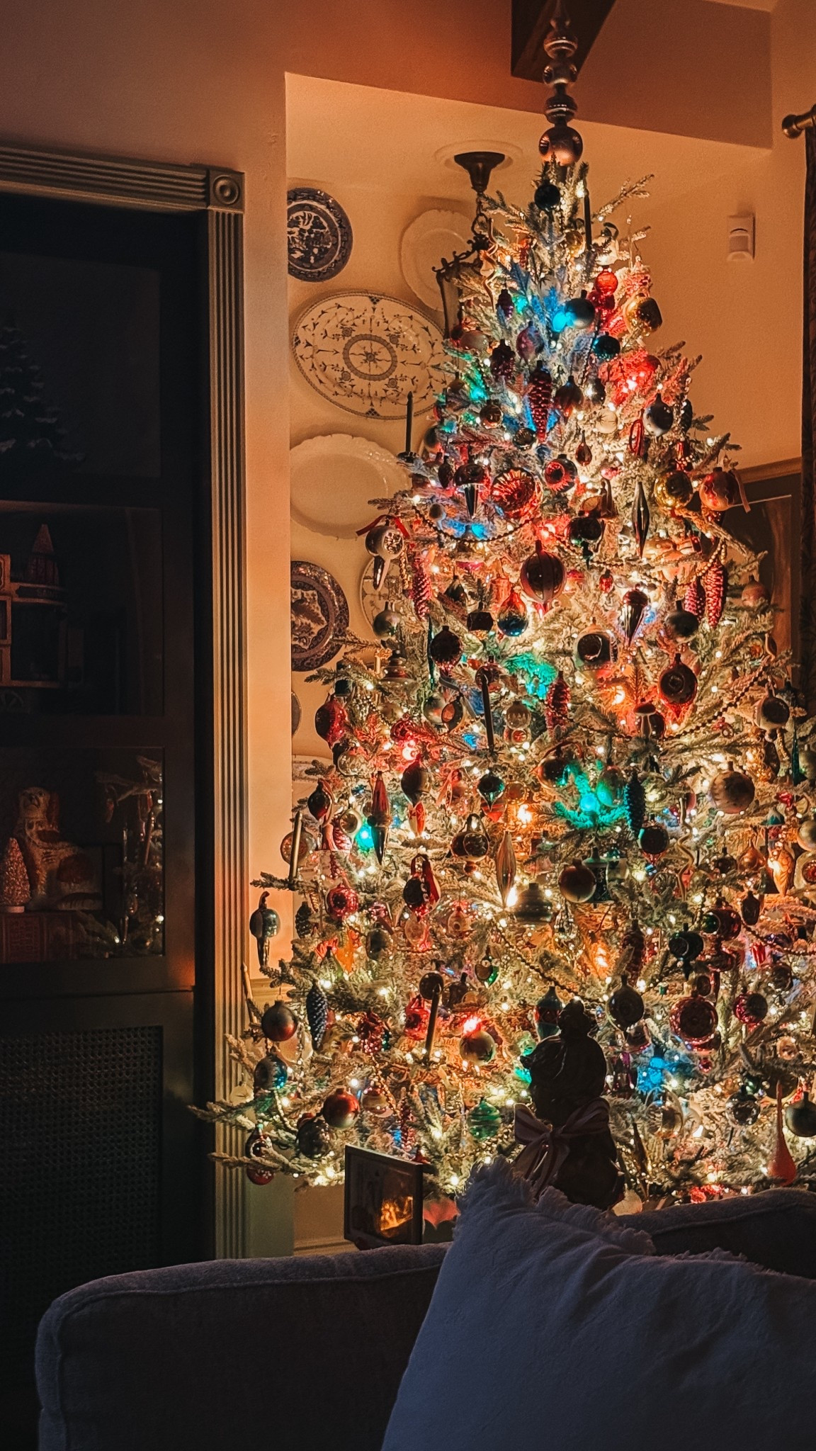 When the view while breastfeeding at night is top tier👌🏼🎄

#LTKHoliday #LTKSeasonal #LTKHome