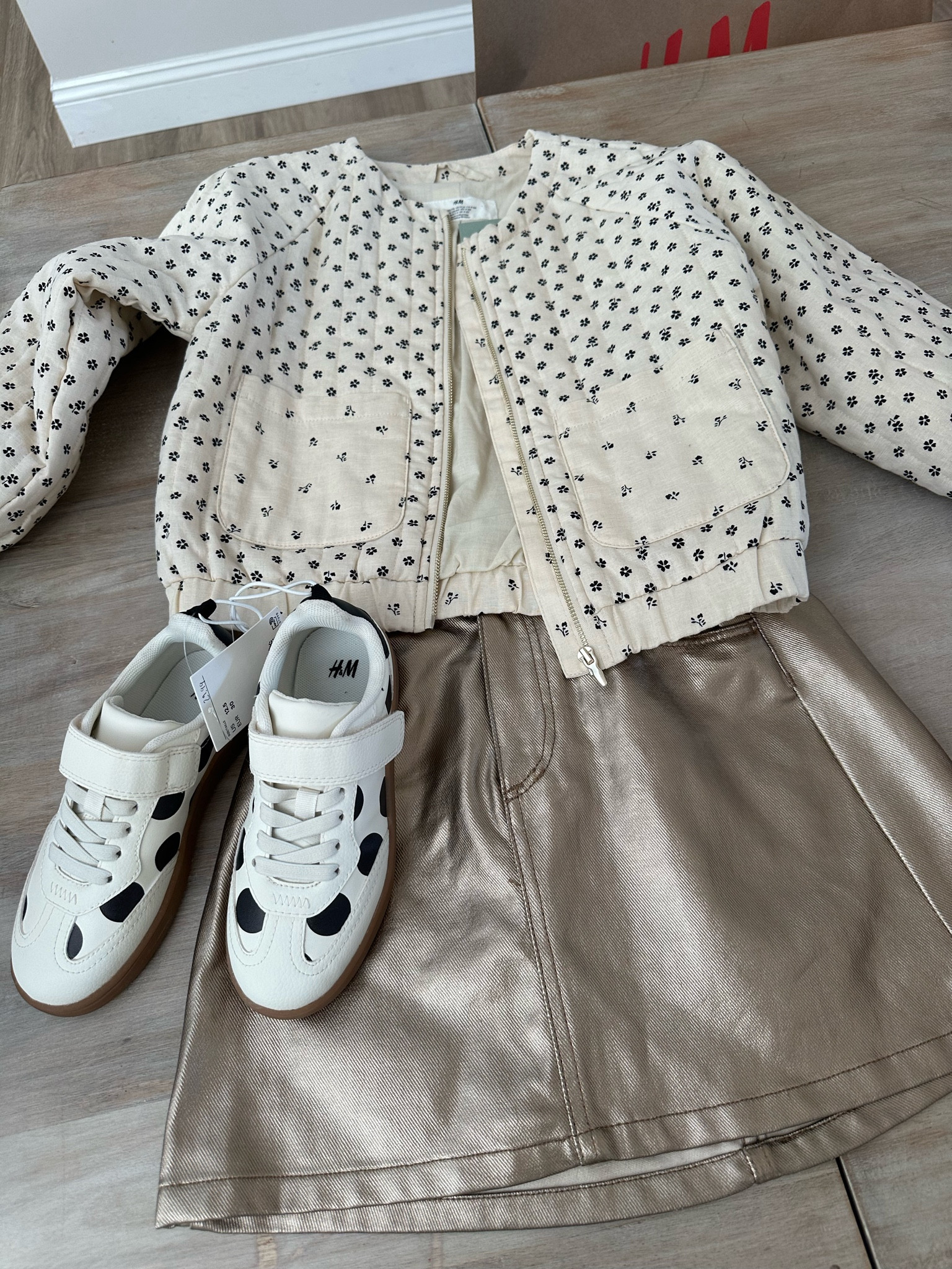 Cutest H&M girls’ outfit! H&M is having a sale right now too!

Kids outfit ideas, kids clothing 

#LTKFindsUnder50 #LTKKids