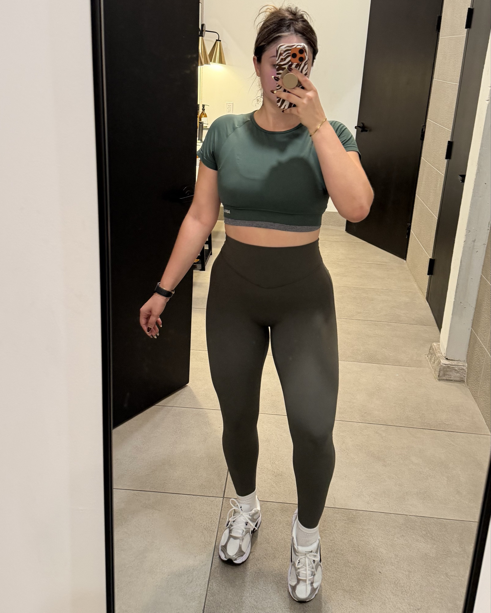 Gym fit of the day<3 
Top size large 
Bottom size medium 
Shoes: 8.5 

#LTKfitnessgoals #LTKootd #LTKActive