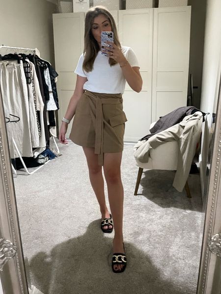outfits for the office when the weather can’t make its mind up 🌦️ simple white tee, utility skirt, black leather sandals 🫶🏼

#LTKstyletip #LTKeurope #LTKworkwear