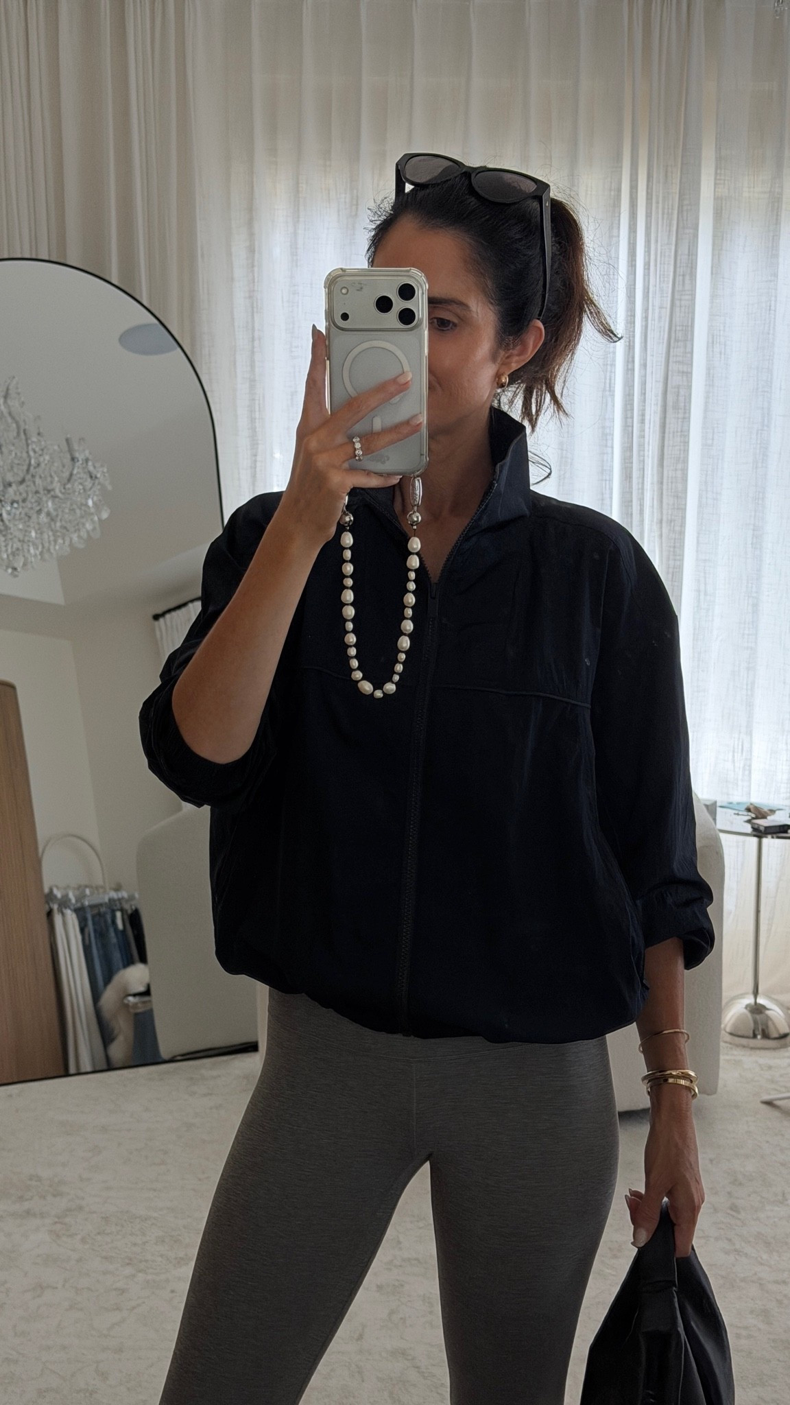 Todays outfit of the day. I’m just shy of 5-7” wearing the size small windbreaker from @Vuori US #stylinbyaylin #aylin

#LTKootd #LTKmorningroutine #LTKdayinmylife