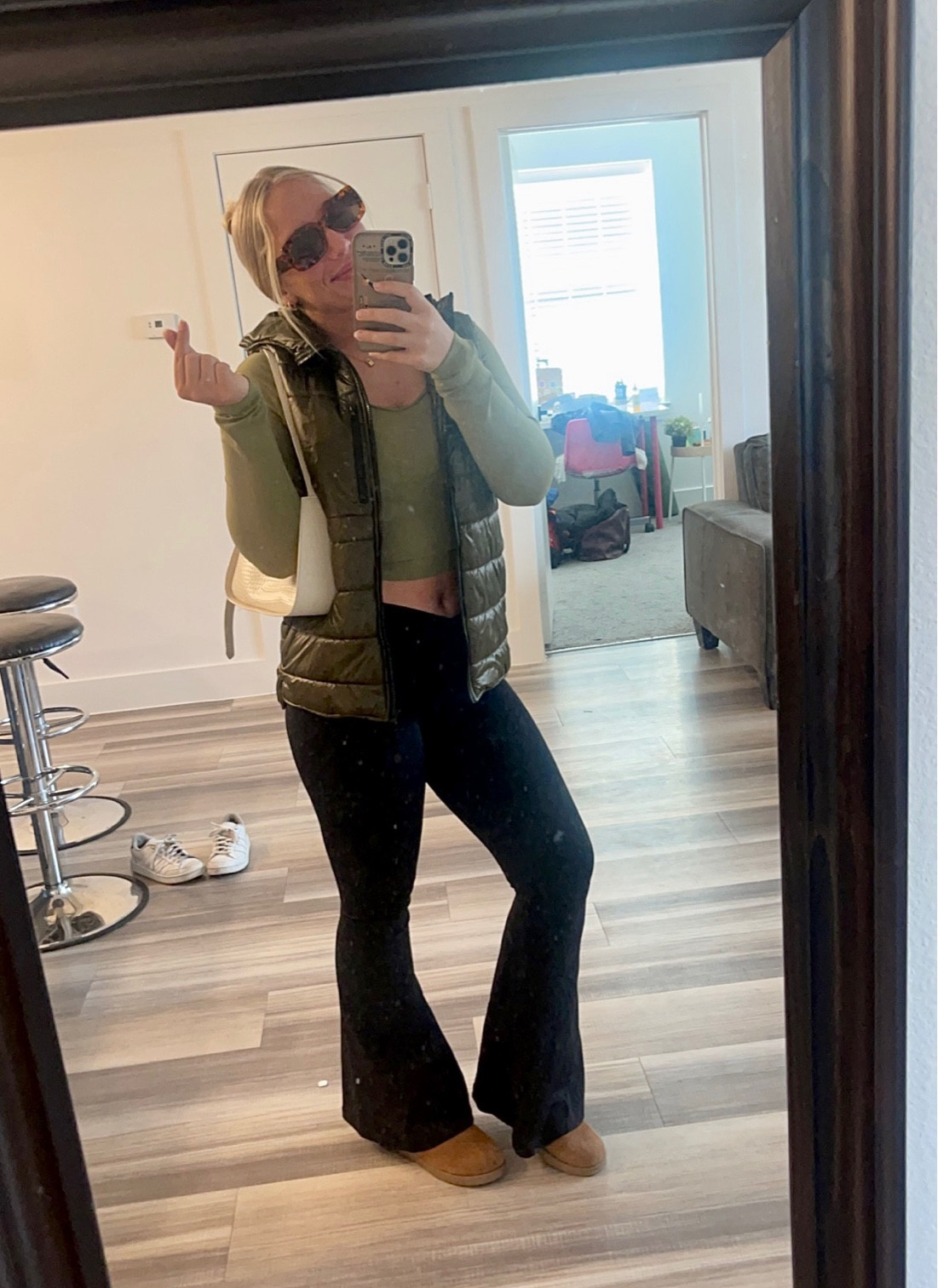 My favorite pants😍 They fit perfect in every area, they flare out just enough, the crossover and is sooo flattering and keeps everything *cough cough* where it should be👀 while letting your belly button give a little sneak pefire😉

(Dont mind the mess in the background👀)



#LTKSeasonal #LTKstyletip #LTKcurves