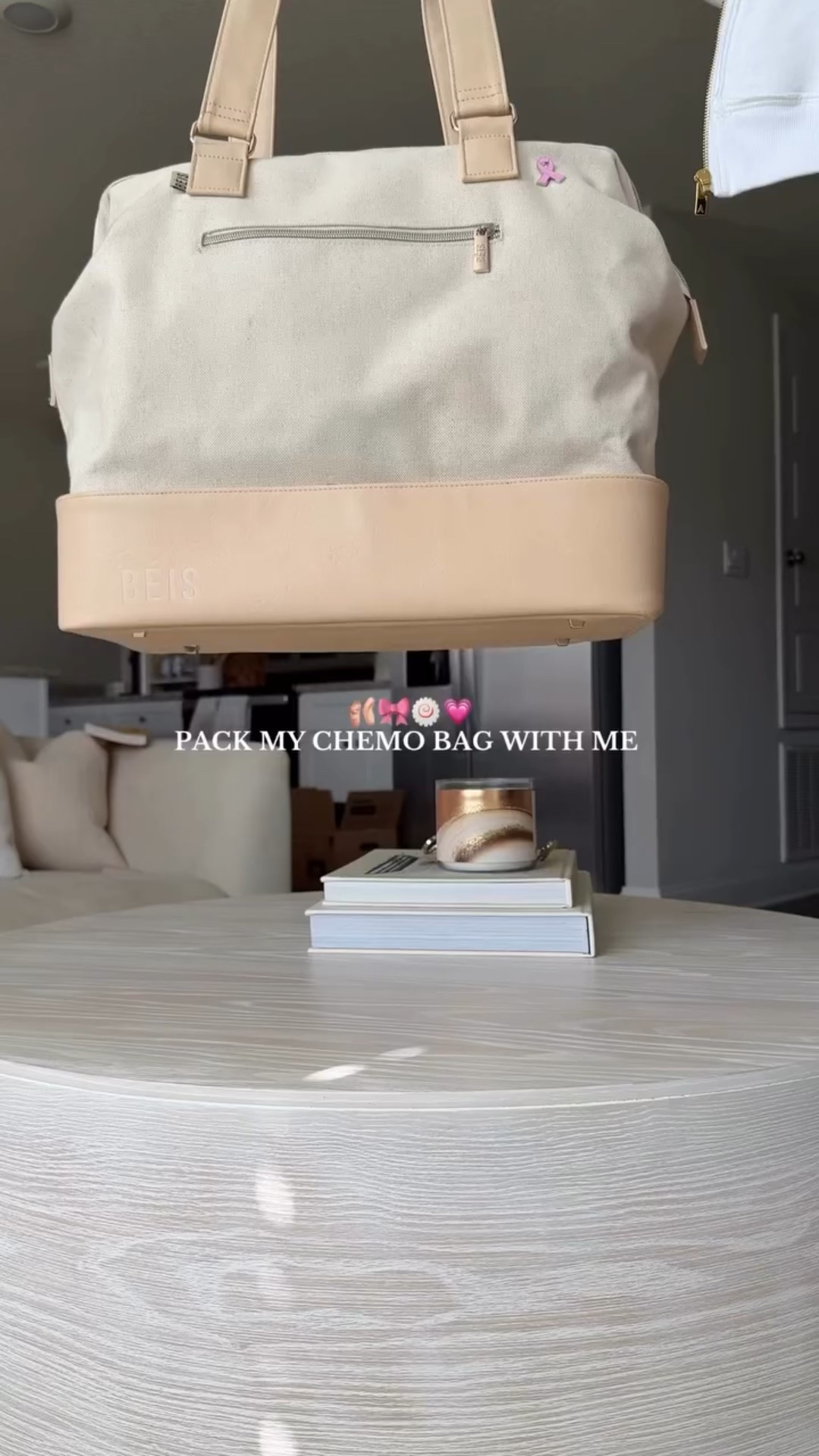 pack my chemo bag with me 🩰🎀🍥💗

- paxman cold cap and accessories 
- hand sanitizer, hand cream, cuticle oil, lubricating eyedrops, disinfectant wipes, hand sanitizer, I lost my chemo anti nausea essential oil stick lol 
- snacks!! + ginger candy 
- my rosary 
- remote for my heated blanket
- a good book 
- suzzi mitts and socks to prevent neuropathy (I bring the ice packs in a mini cooler) 
- meds 
- airpods 
- portable phone charger 

and that’s it! 

•
•
•
#packmybag #whatsinmybag #chemoessentials #asmr #asmrsounds #breastcancerfighter