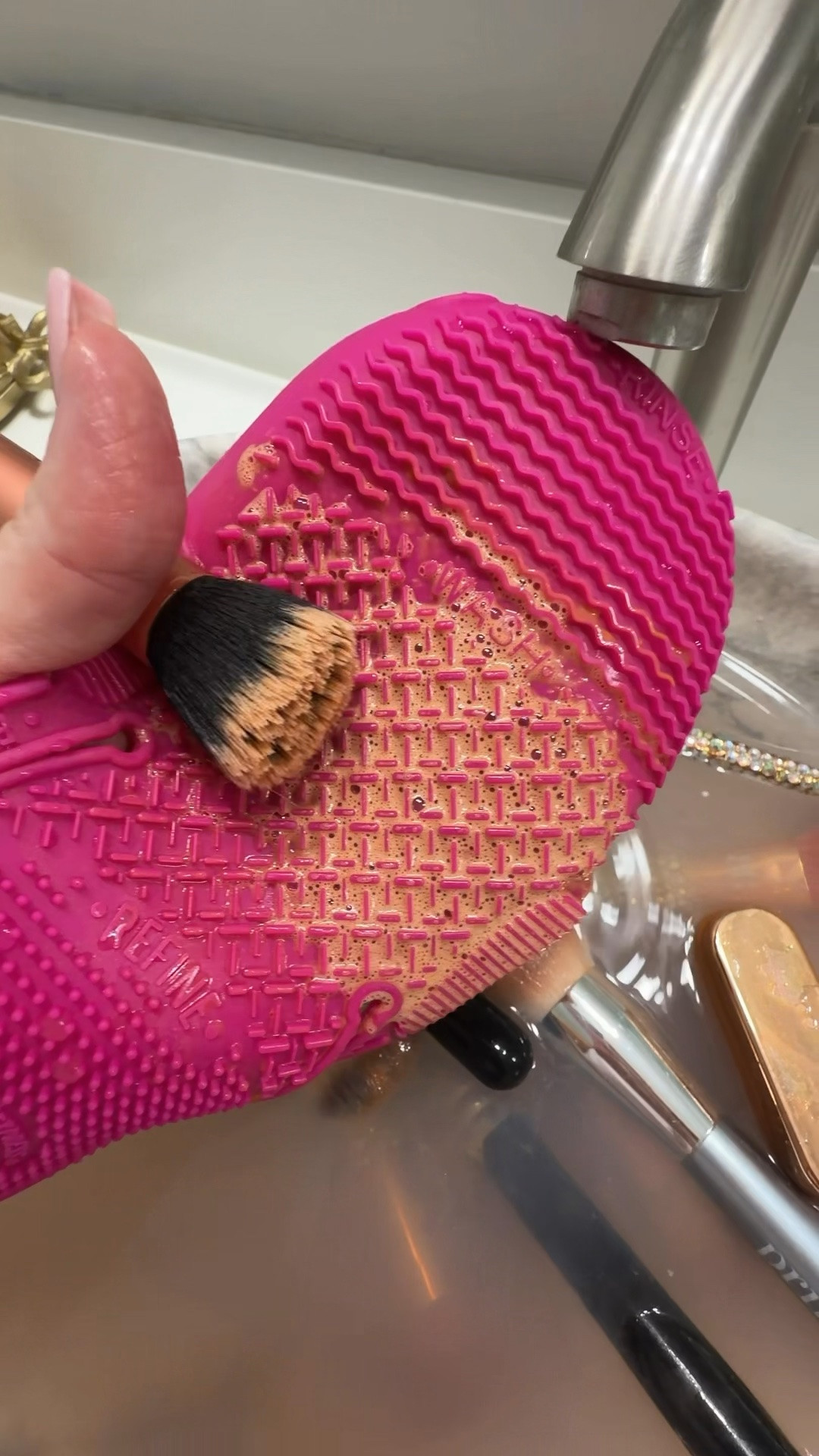Nothing better than freshly cleaned makeup brushes ✨🫧

Giving my brushes a much-needed deep clean with Sigma because clean brushes = better makeup application. 💄

Consider this your reminder to wash yours too 😉🫧

#SigmaBeauty #MakeupBrushes #BrushCleaning #BeautyRoutine #CleanWithMe

#LTKdayinmylife #LTKselfcare #LTKBeauty