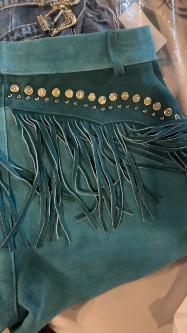 Revolve Concert shorts

#LTKVideo #LTKStyleTip #LTKParties