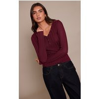 Burgundy Ribbed Sheer Knit Polo Top | PrettyLittleThing IE