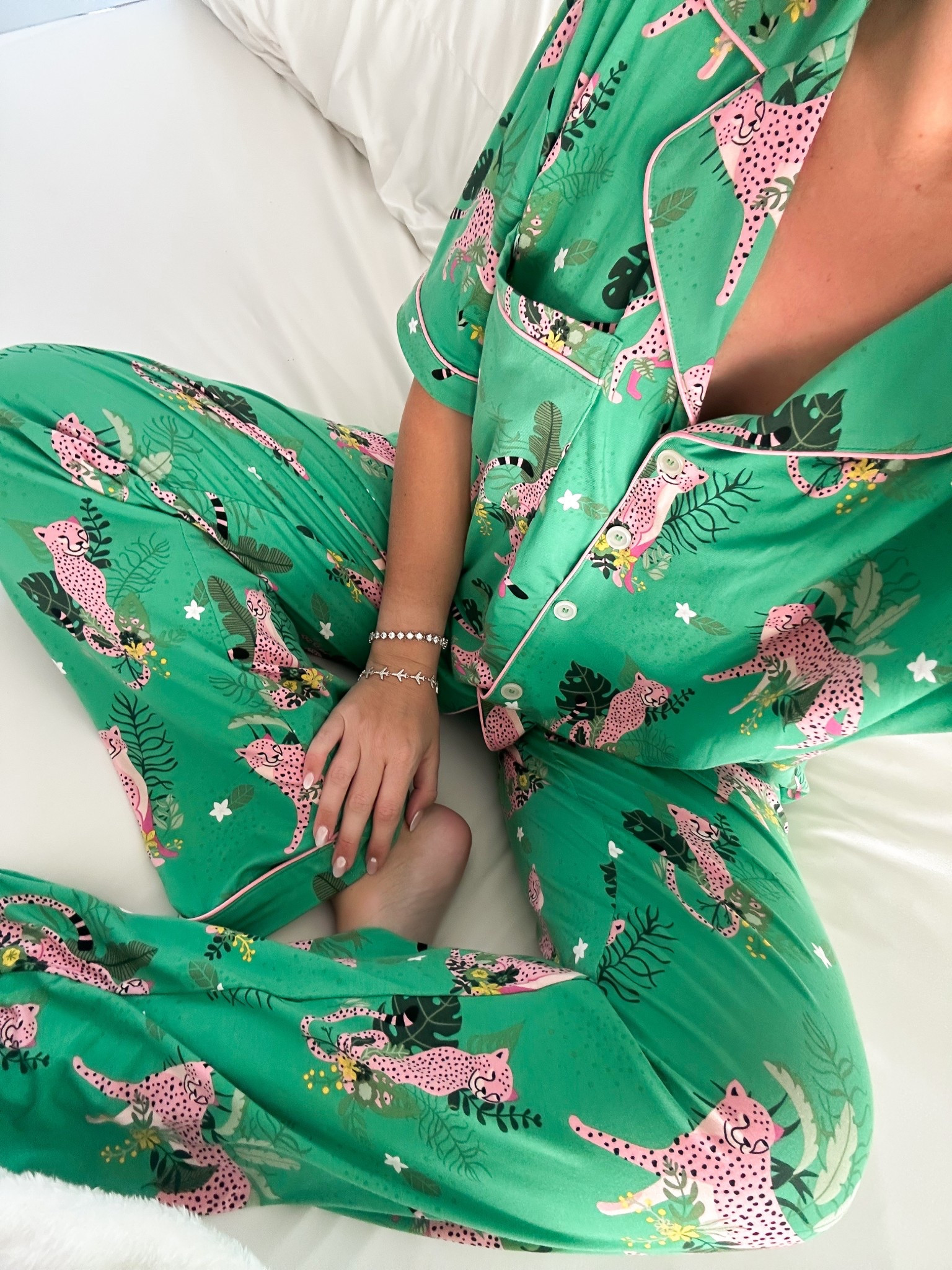 wearing size medium 🩷 use code WHITNEY for 40% off this weekend! 

#LTKSaleAlert #LTKFindsUnder50