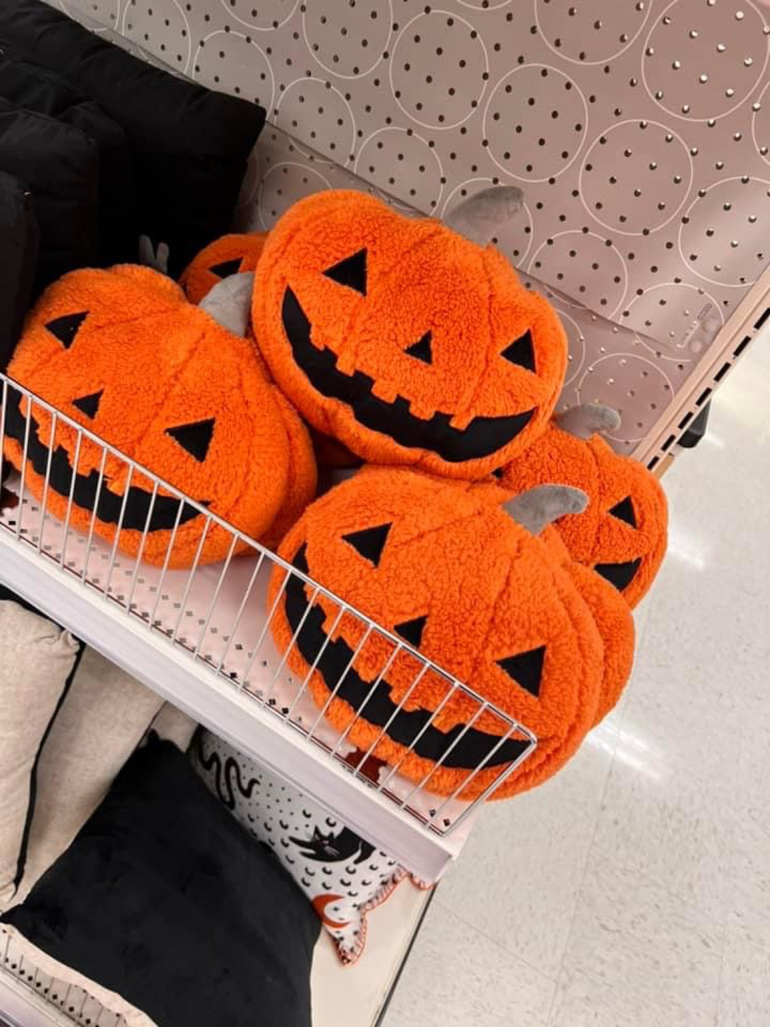 Halloween Throw Pillow
#under10 #under20 #fall #halloween #decor #target #halloweendecor #aestheticdecor #falldecor #fallthrowpillow #halloweenthrowpillow #livingrodecor #roomdecor

#LTKHalloween #LTKSeasonal #LTKhome