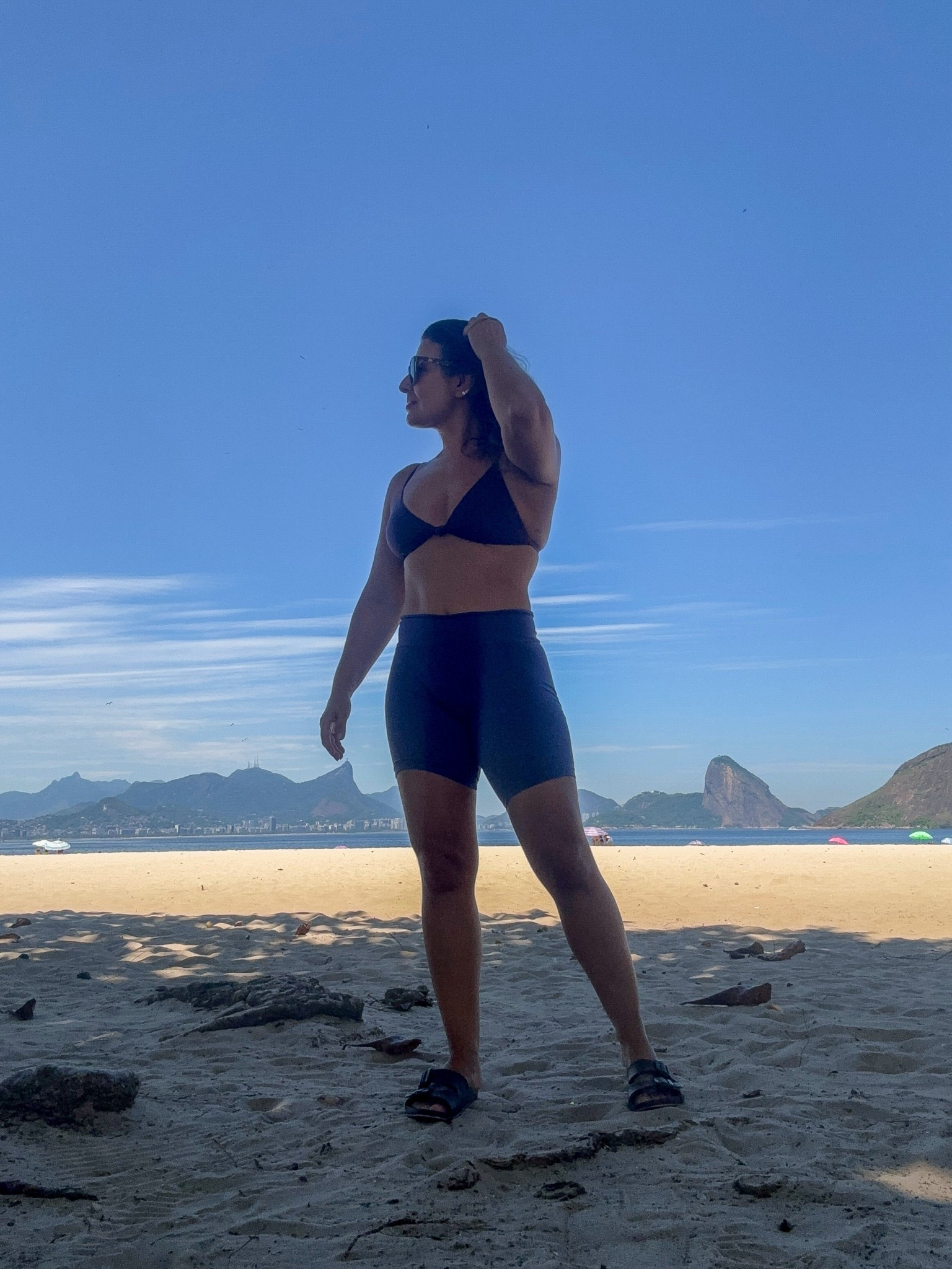 As vezes eu uso o top do biquíni nos treinos na praia e prefiro os tops com mais sustentação 

#LTKbrasil #LTKmodapraia #LTKfitness