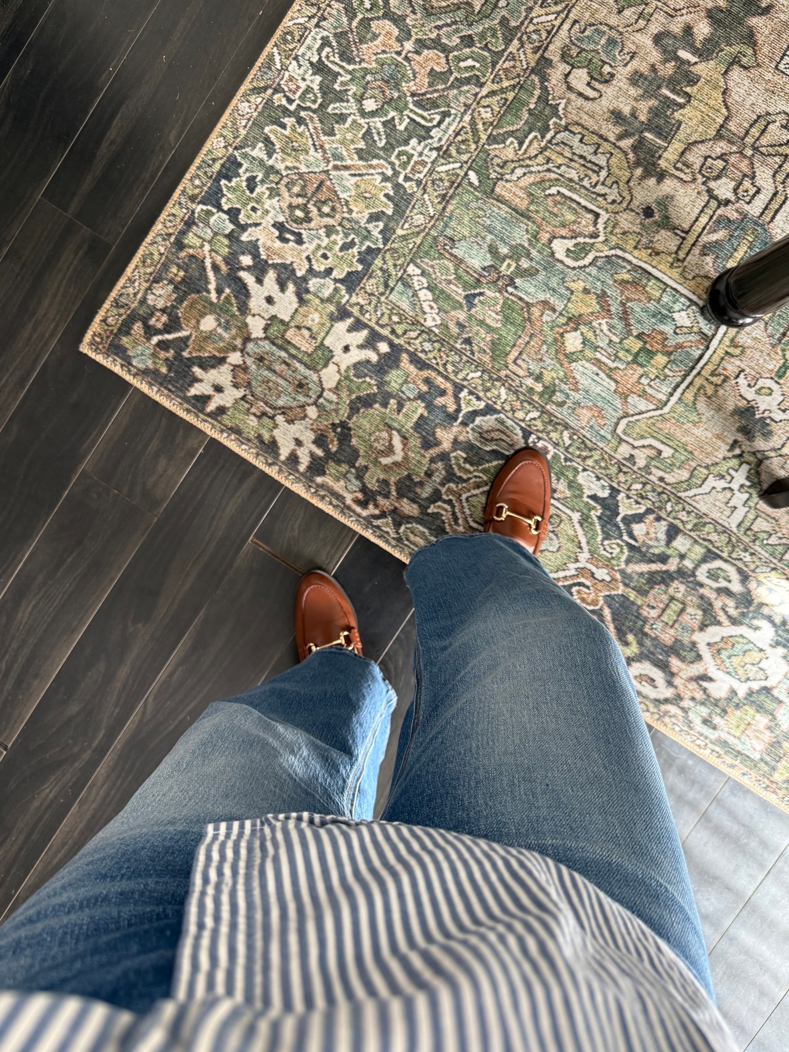 It finally feels like Spring…or dare, I say, summer! It’s almost 70° and sunny, which means lighter layers. Nothing more classic than a pair of jeans, a striped button-down in loafers.￼ 

Classic style, 90s minimalist, Americana style, East Coast, East Coast style, coastal style, coastal home, classic home, Ralph, Lauren, Nancy Meyers

￼

#LTKMidsize #LTKOver40 #LTKootd