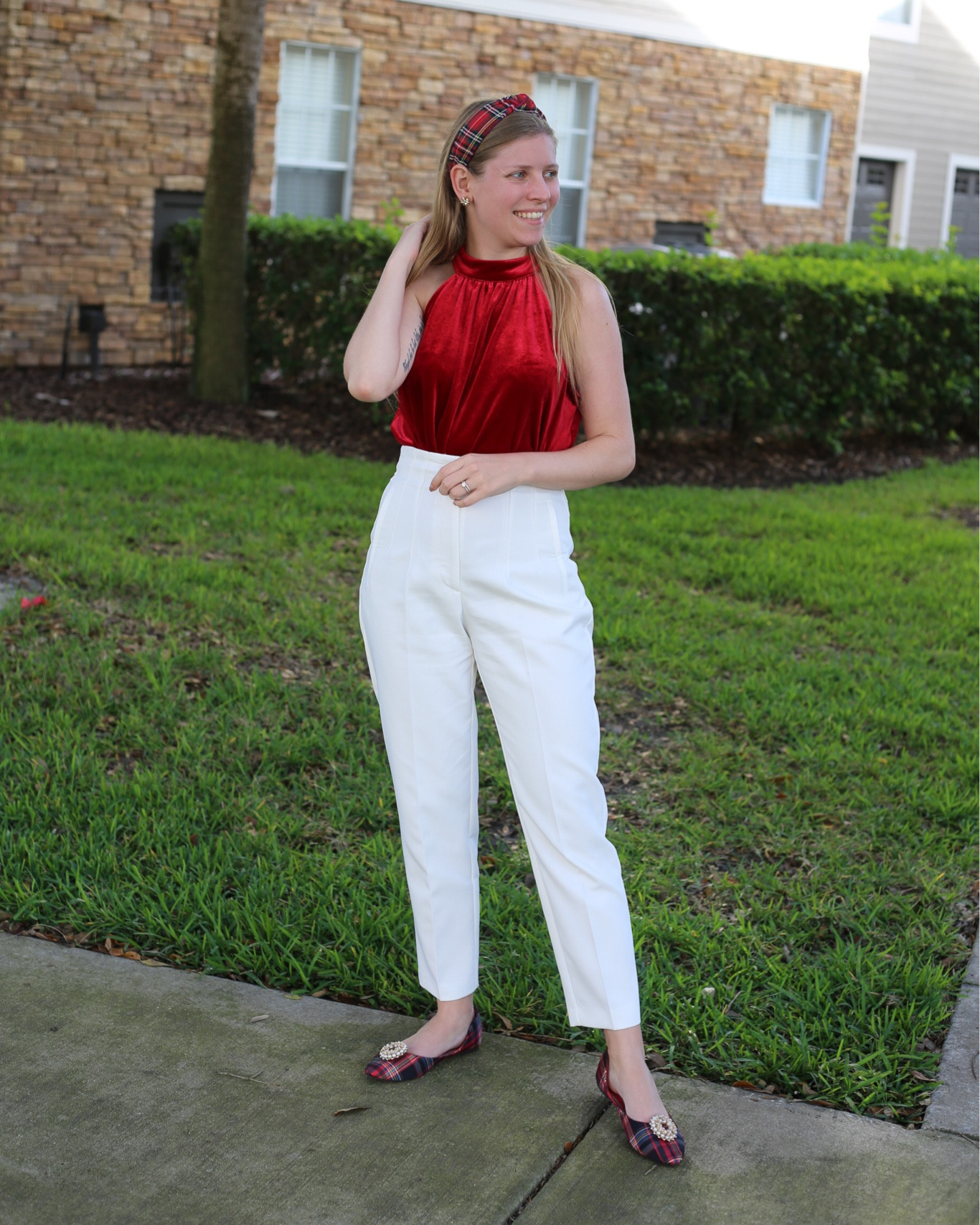 Another day, another festive outfit. 🎄

White is definitely a holiday color in my book. Especially pair when something so vibrant (or some sparkle & shine!) 


#holidayoutfit 

#LTKSeasonal #LTKunder100 #LTKworkwear