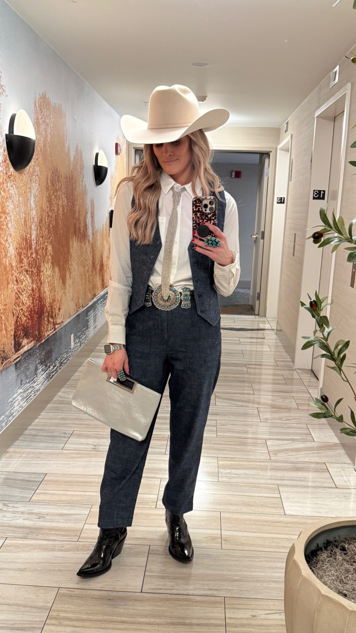 A few of my favorite Ariat pieces are on sale! I will list the sizes. I have in each piece. Happy shopping + saving!! 

Reversible Vests - Small (I could wear a medium)
Green Top - Medium 
Hatfield Vest - Medium 
Hatfield Pant - 28￼
Puffer Jackets - Medium