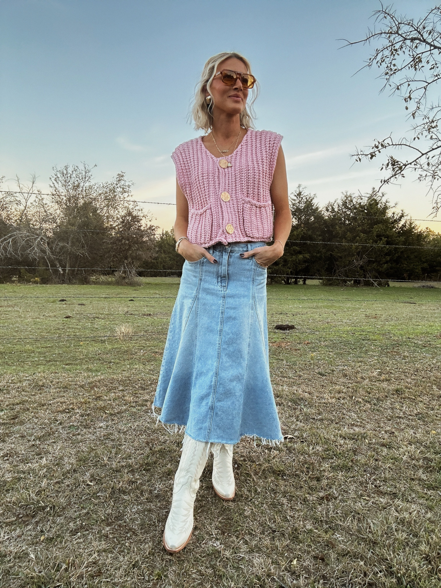 this pink knit is such good quality for the price! Can also be layered with a mock neck turtleneck underneath 😍 

wearing size medium for oversized look!

#LTKFindsUnder50 #LTKSeasonal