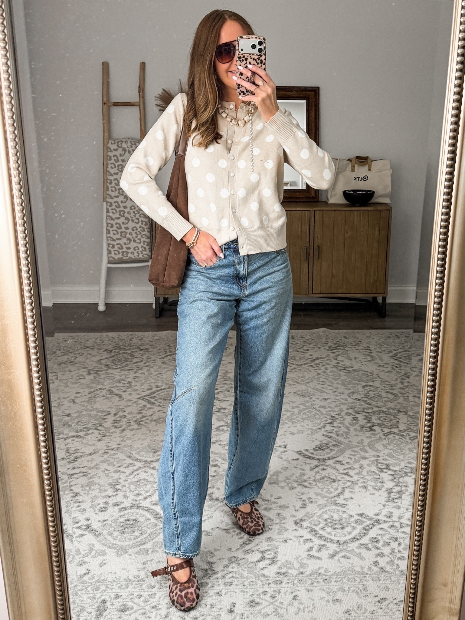 Polka dot cardigan is an anthro look for less and the perfect update to your fall wardrobe. And these barrel jeans are basically perfection 💙