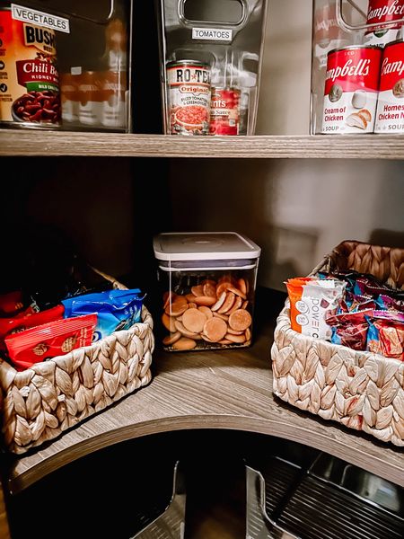 Protein bars & snacks are easy to grab + go ✔️
Cookies sealed so they don’t get stale ✔️
Food clearly labeled & contained ✔️✔️

Thanks @oxo @amazon and @mdesign for making the system come together 🫶🏼
.
.
.
#pantry #pantrystorage #pantryorganization #foodstorage #mdesignhomedecor #organizedlife #organizedhome #pantryinspiration

#LTKhome #LTKstyletip #LTKfamily