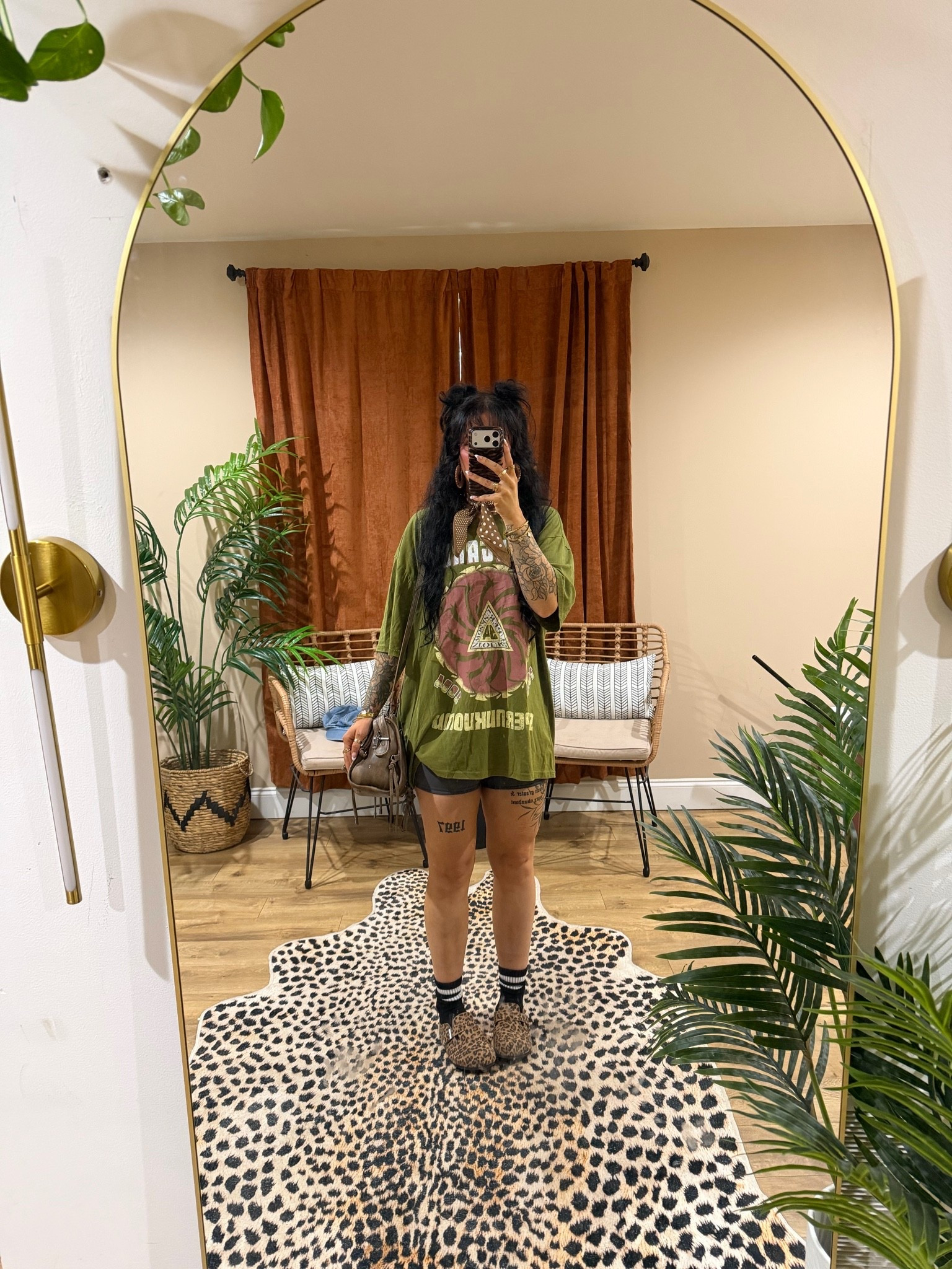 I’m 5’3 & 133 wearing an XL in the tee✨