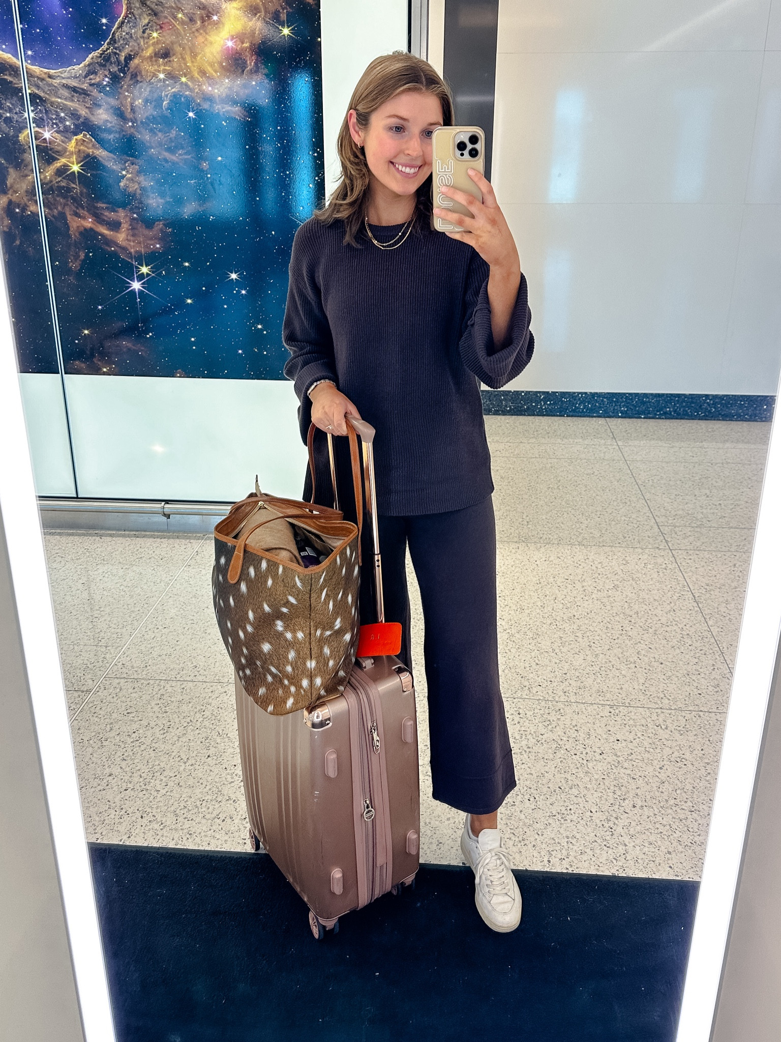 Cozy travel ootd! Wearing an XS in tops and S in pants!

#LTKStyleTip #LTKSeasonal