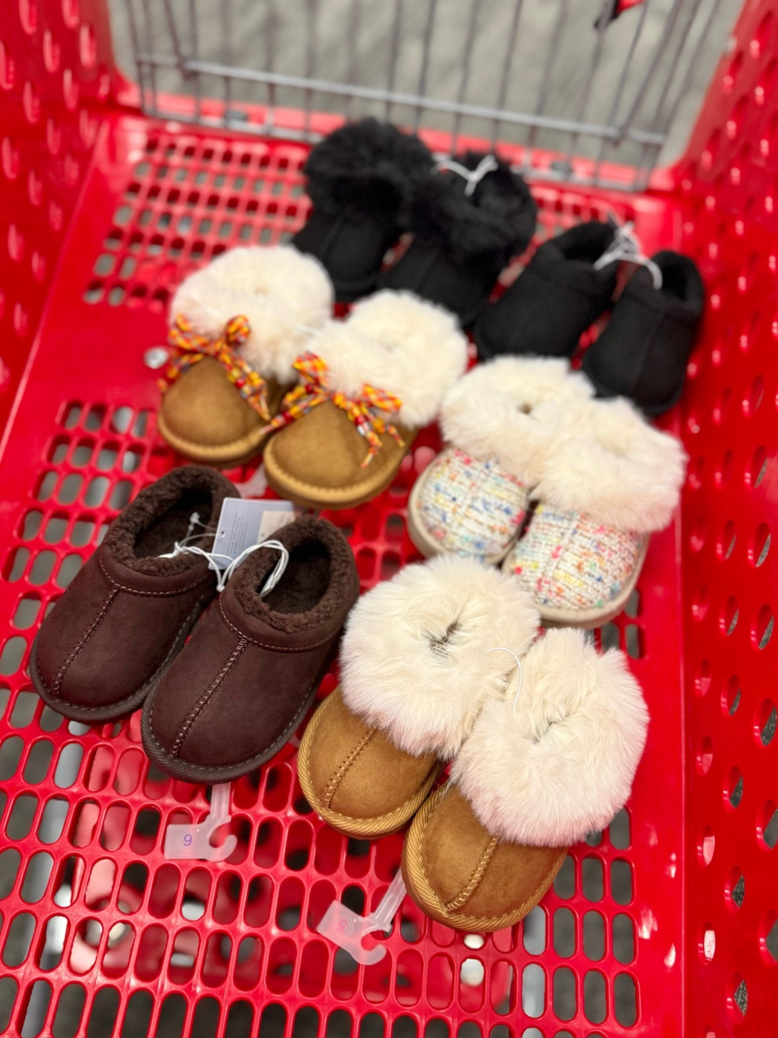 Target has the most adorable little toddler clogs and slippers right now, perfect for fall🍁

#target #toddlerstyle #targetstyle